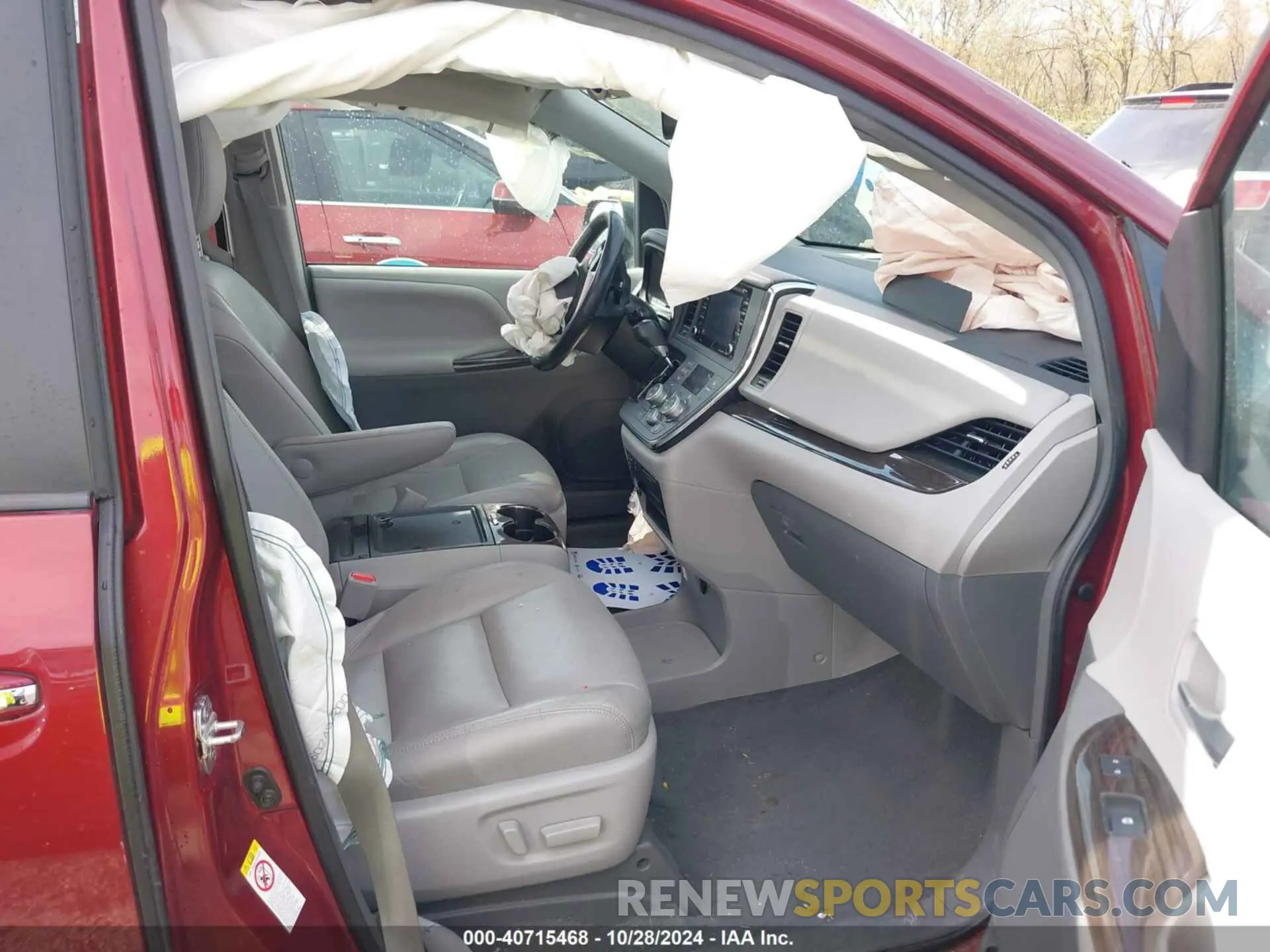 5 Photograph of a damaged car 5TDYZ3DC1KS005299 TOYOTA SIENNA 2019