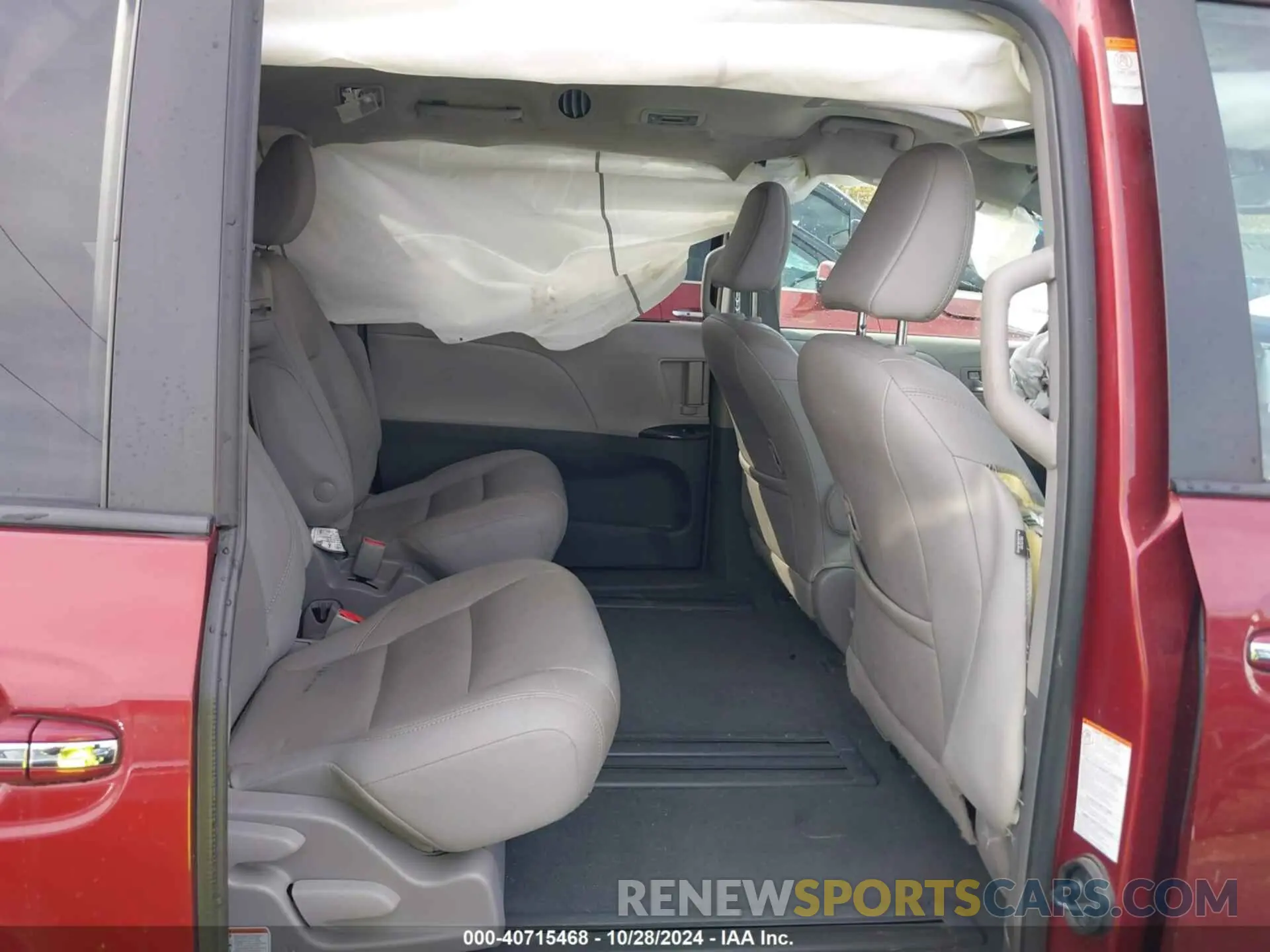 8 Photograph of a damaged car 5TDYZ3DC1KS005299 TOYOTA SIENNA 2019