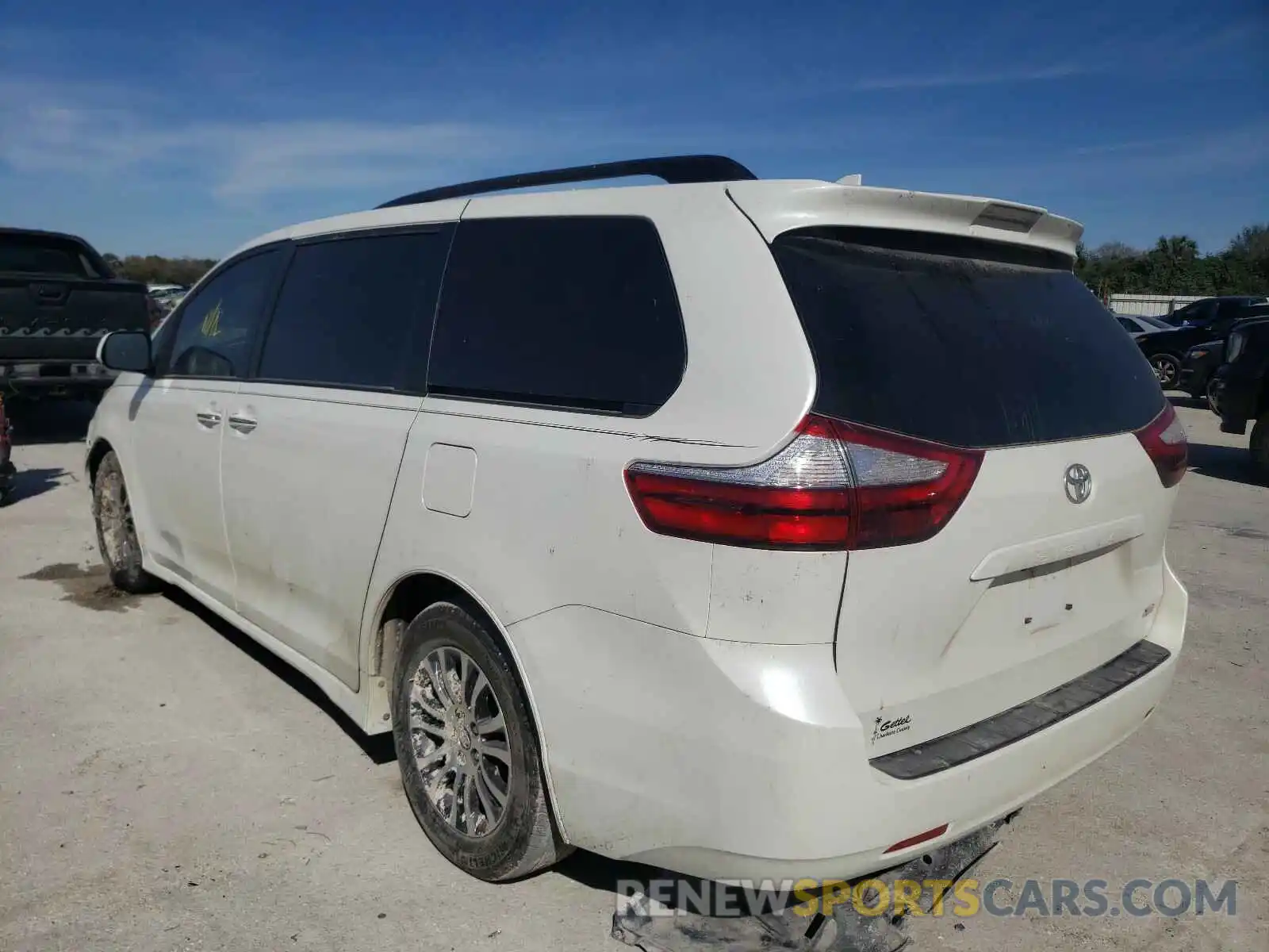 3 Photograph of a damaged car 5TDYZ3DC1KS007523 TOYOTA SIENNA 2019