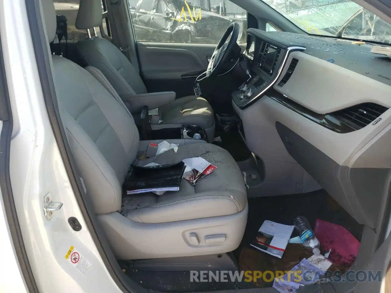 5 Photograph of a damaged car 5TDYZ3DC1KS007523 TOYOTA SIENNA 2019