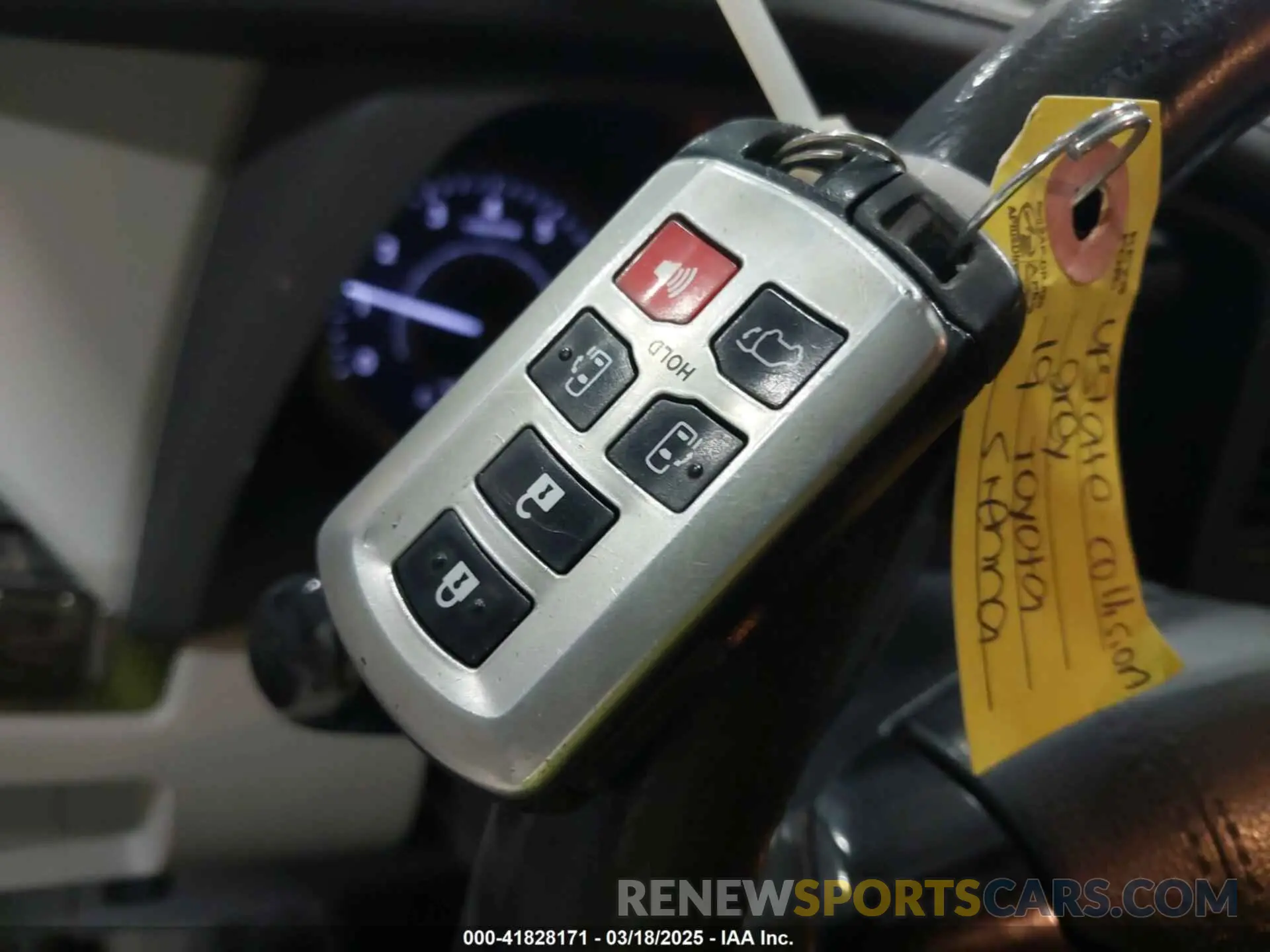 11 Photograph of a damaged car 5TDYZ3DC1KS016206 TOYOTA SIENNA 2019