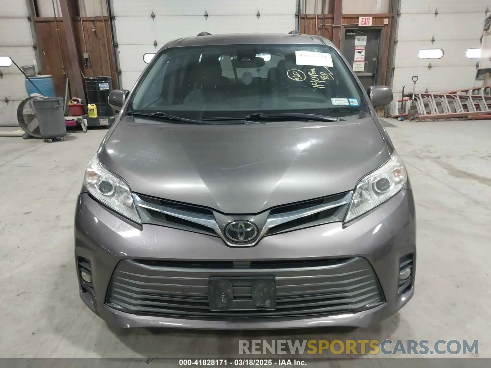 12 Photograph of a damaged car 5TDYZ3DC1KS016206 TOYOTA SIENNA 2019