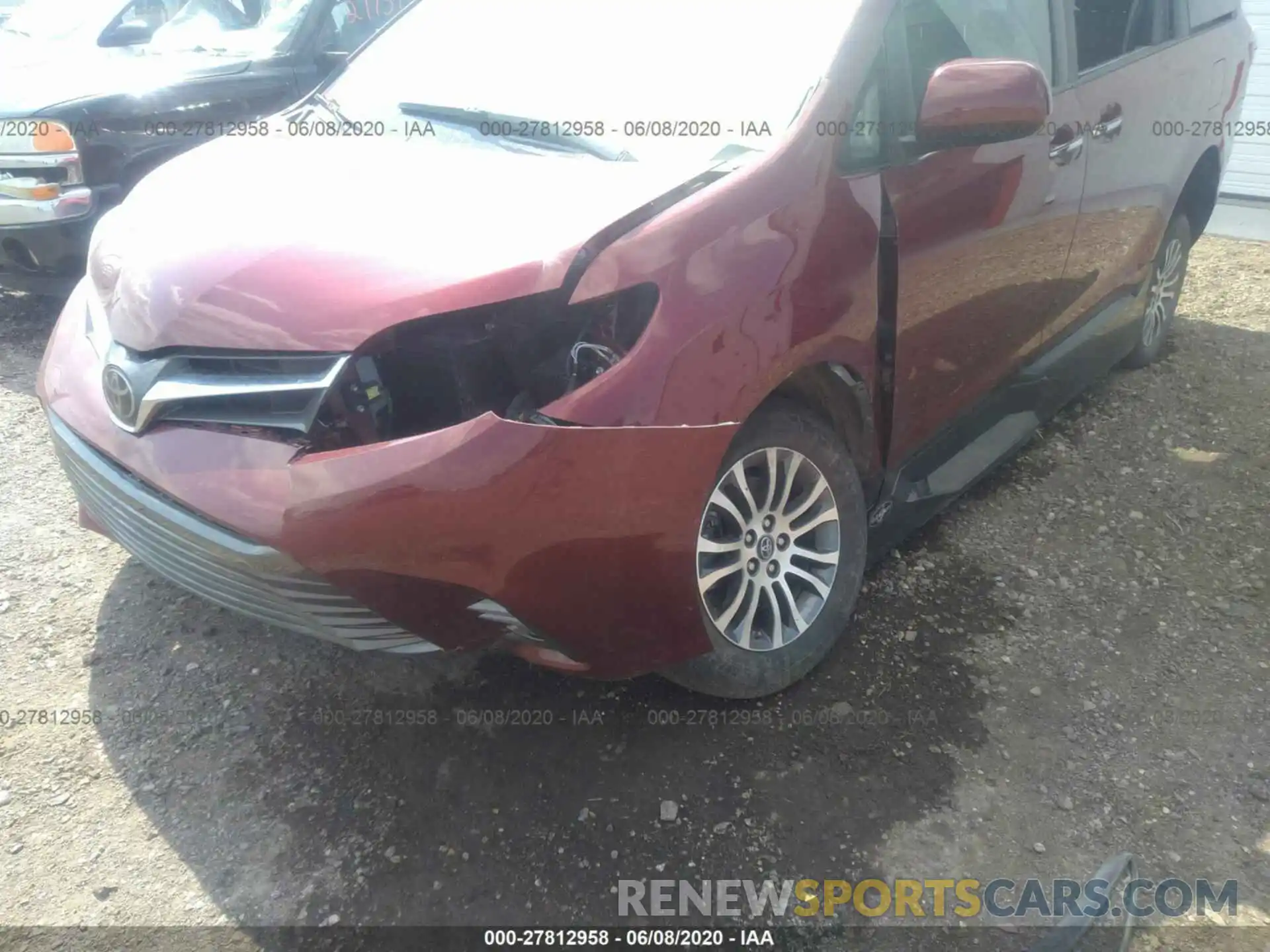 2 Photograph of a damaged car 5TDYZ3DC1KS971703 TOYOTA SIENNA 2019