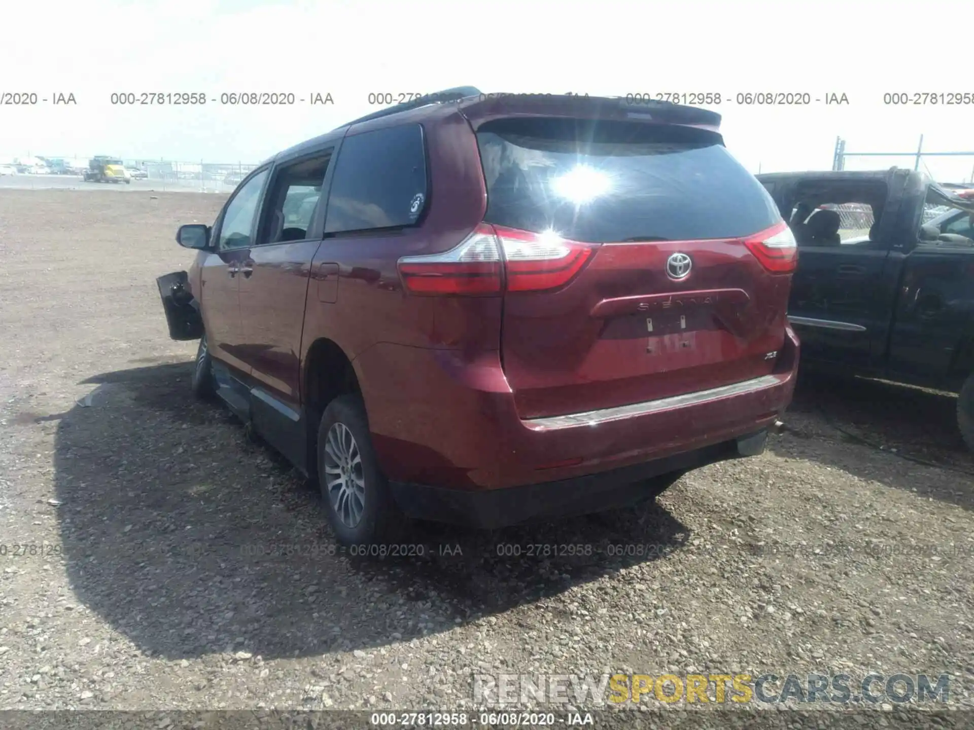 3 Photograph of a damaged car 5TDYZ3DC1KS971703 TOYOTA SIENNA 2019