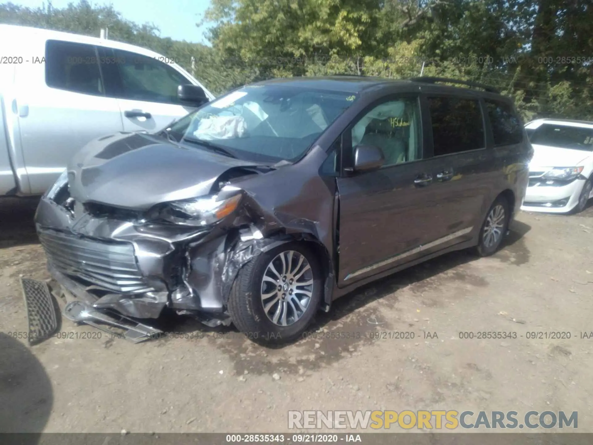 2 Photograph of a damaged car 5TDYZ3DC1KS974021 TOYOTA SIENNA 2019