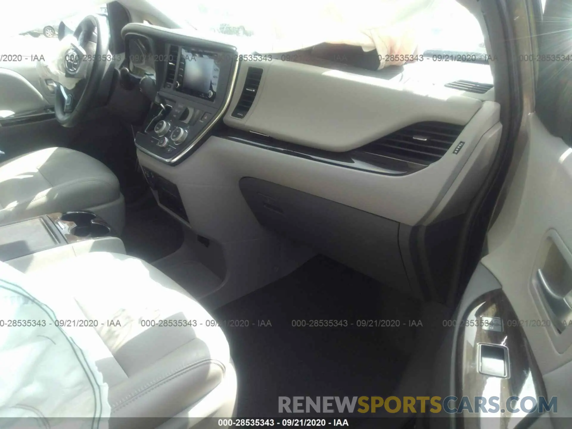 5 Photograph of a damaged car 5TDYZ3DC1KS974021 TOYOTA SIENNA 2019