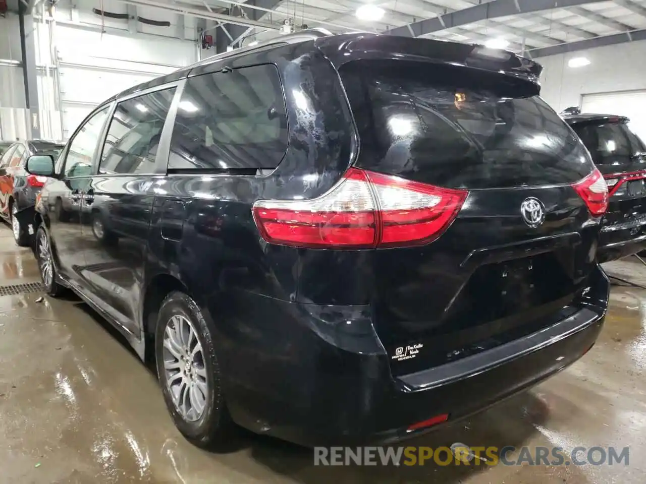 3 Photograph of a damaged car 5TDYZ3DC1KS979476 TOYOTA SIENNA 2019