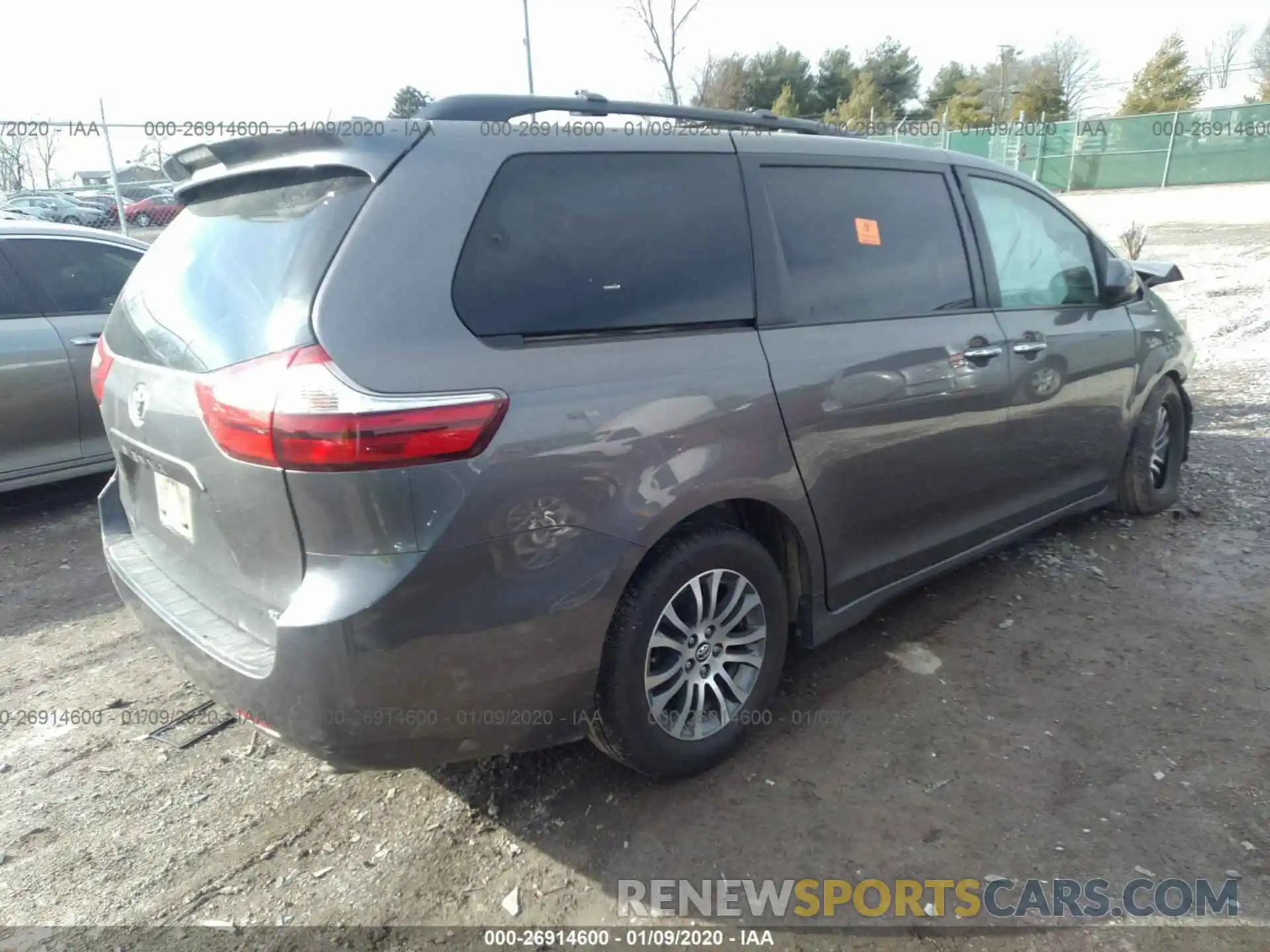 4 Photograph of a damaged car 5TDYZ3DC1KS983706 TOYOTA SIENNA 2019