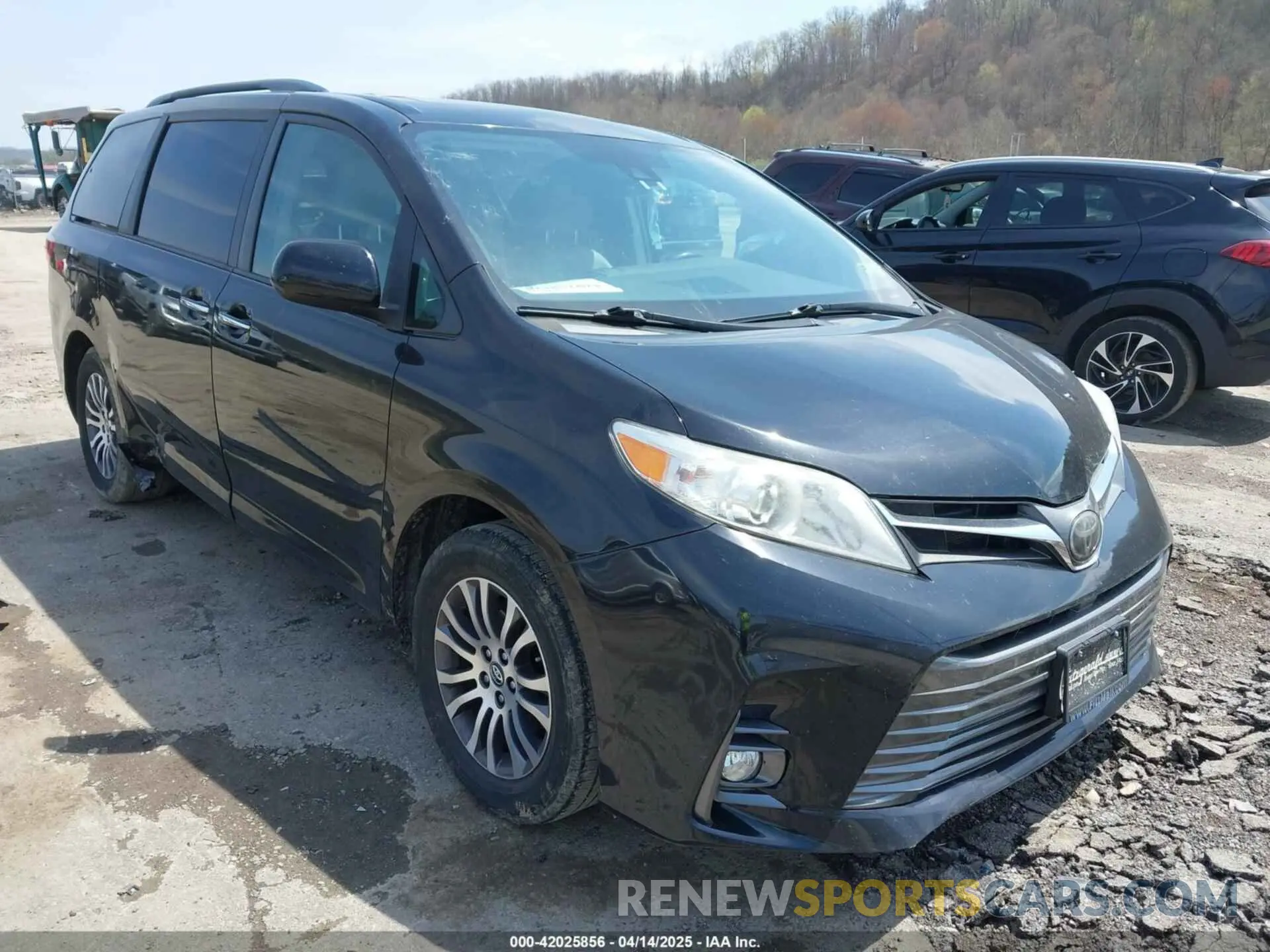 1 Photograph of a damaged car 5TDYZ3DC1KS998660 TOYOTA SIENNA 2019