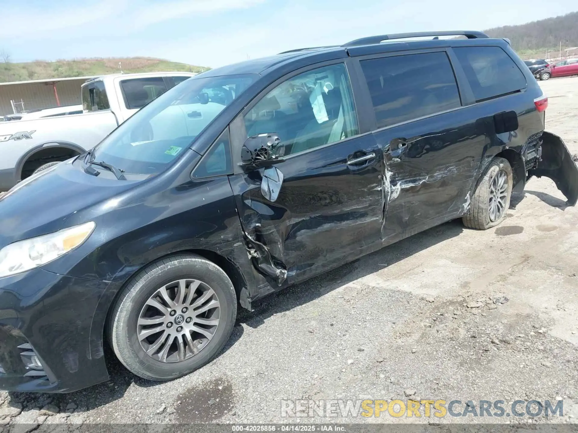 6 Photograph of a damaged car 5TDYZ3DC1KS998660 TOYOTA SIENNA 2019