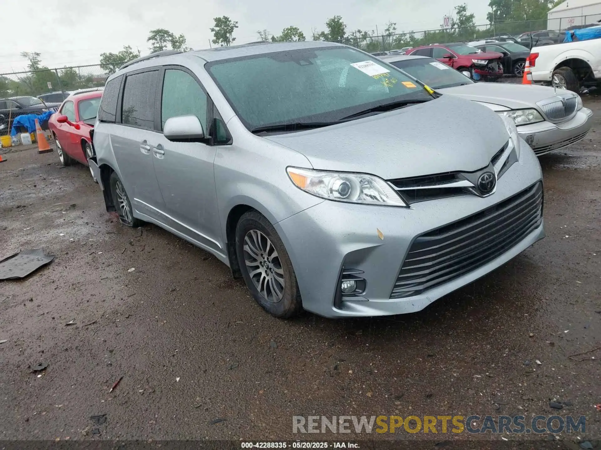 1 Photograph of a damaged car 5TDYZ3DC2KS018742 TOYOTA SIENNA 2019