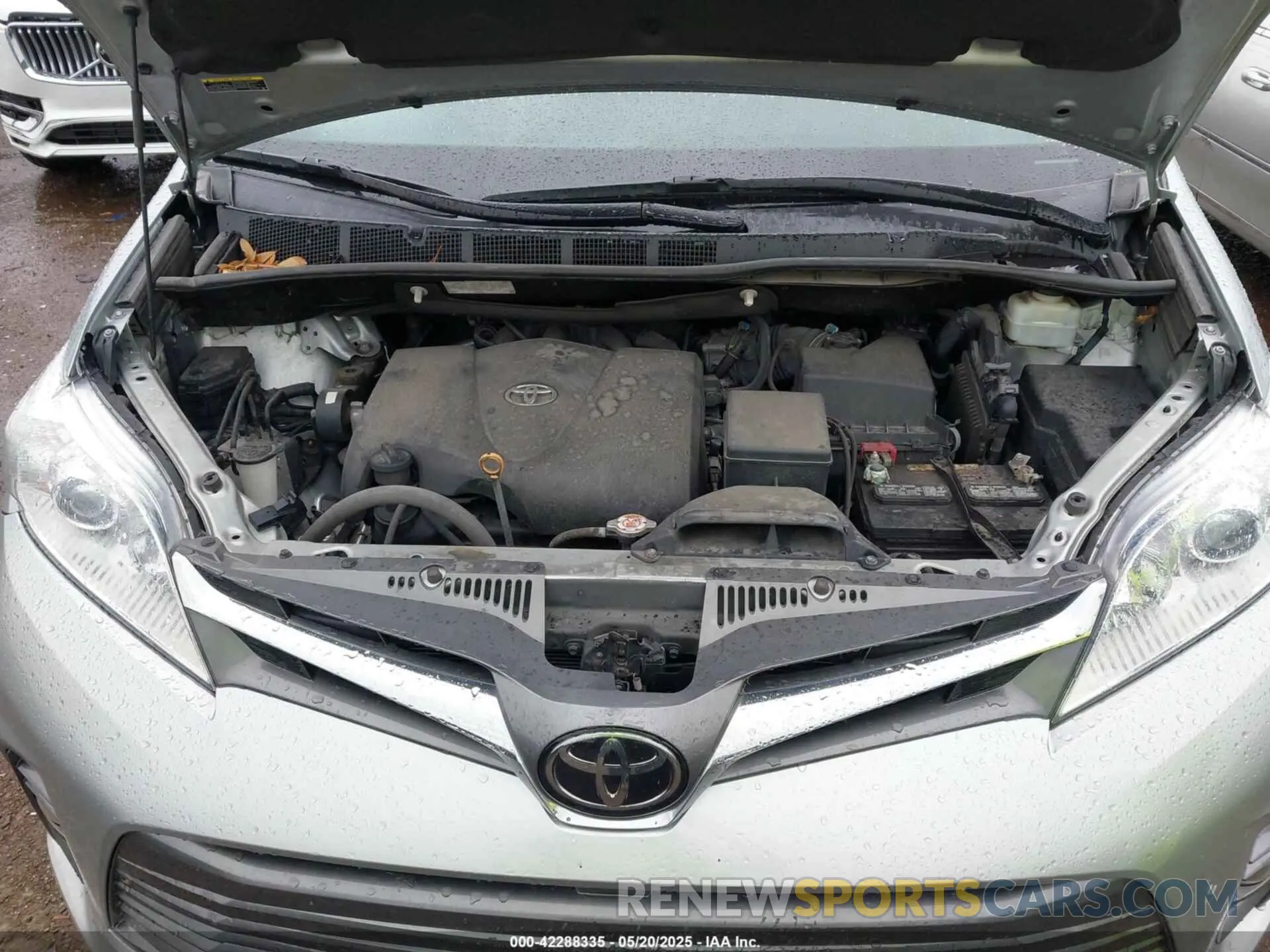10 Photograph of a damaged car 5TDYZ3DC2KS018742 TOYOTA SIENNA 2019