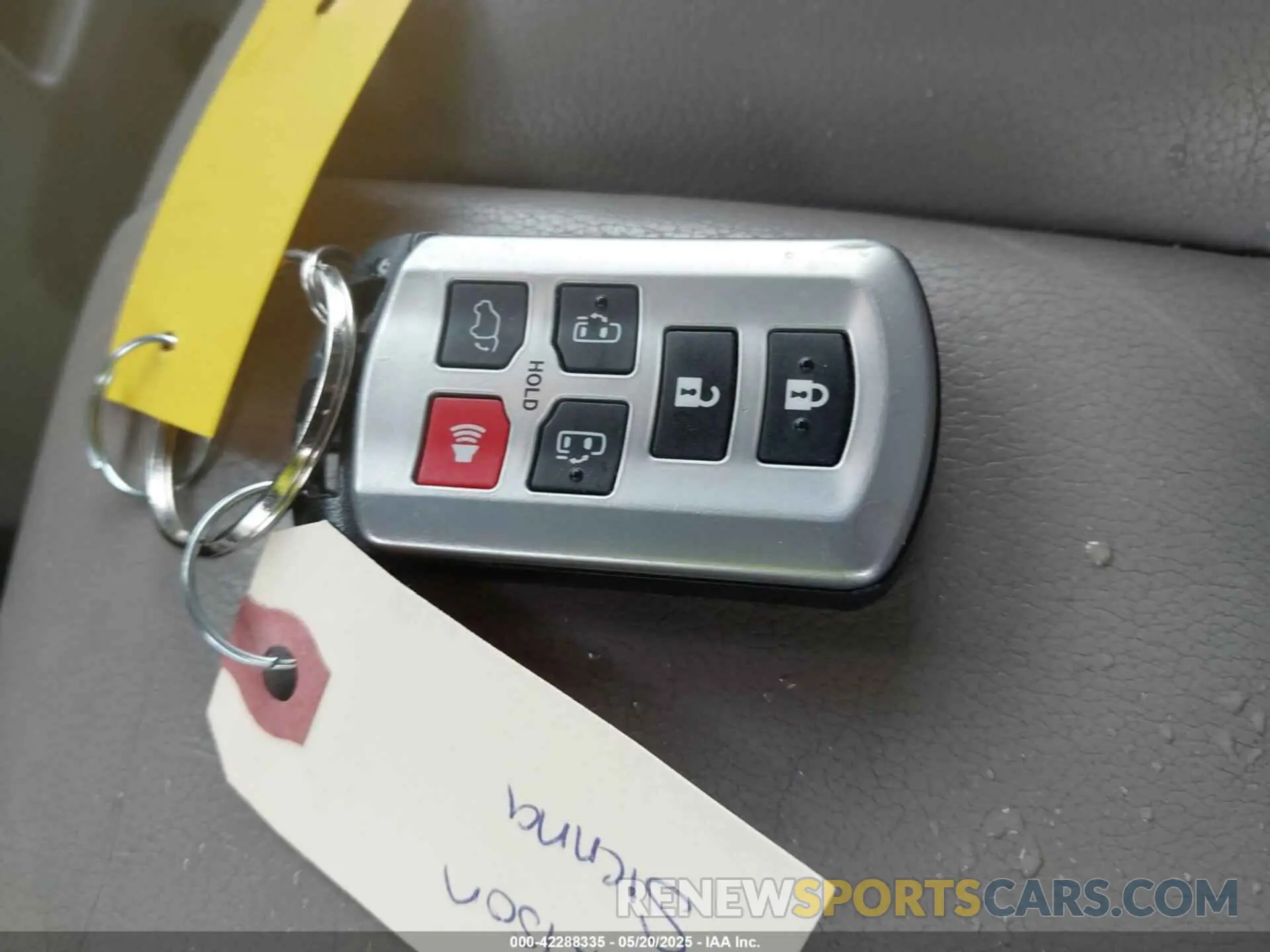 11 Photograph of a damaged car 5TDYZ3DC2KS018742 TOYOTA SIENNA 2019