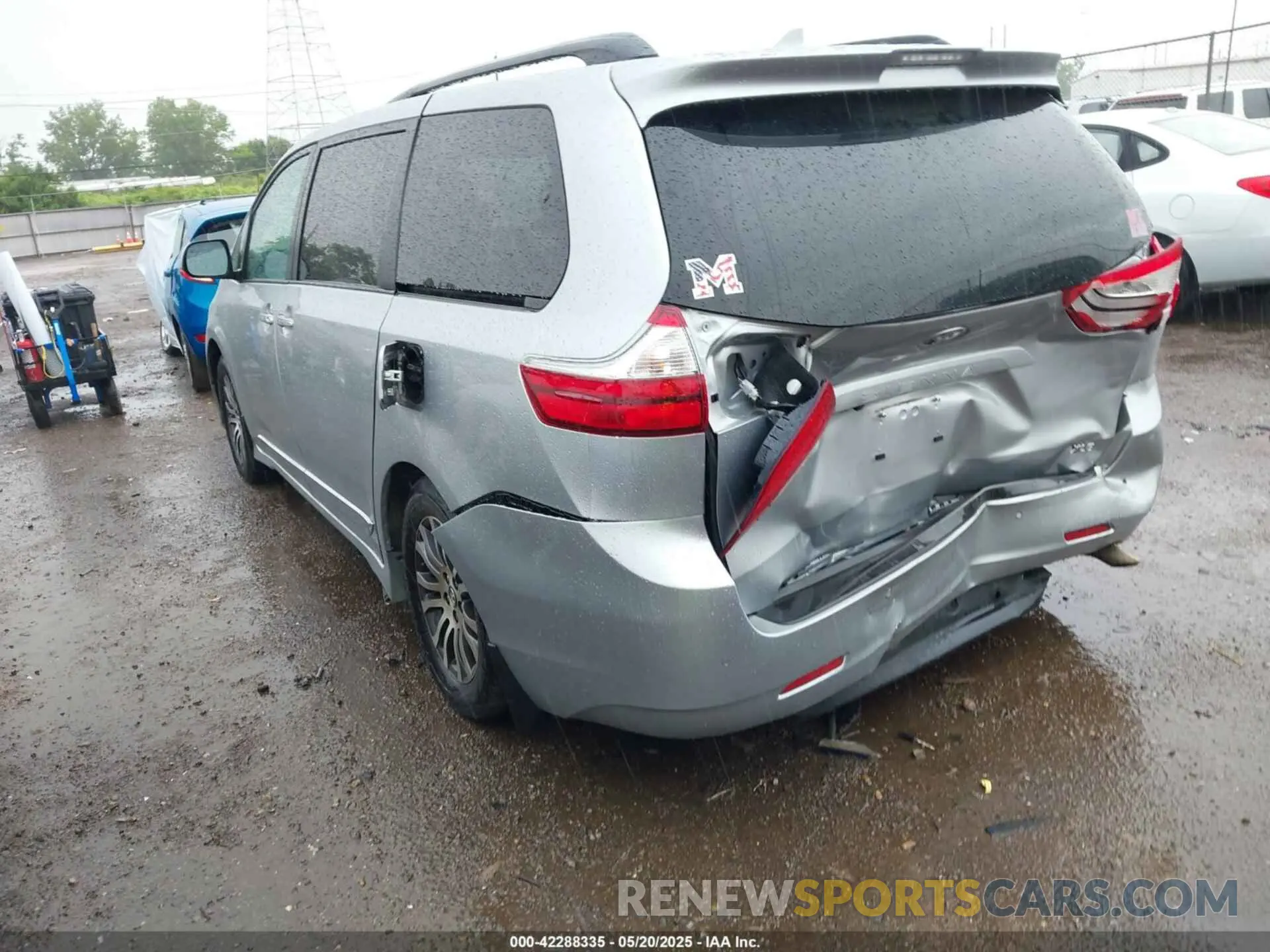 3 Photograph of a damaged car 5TDYZ3DC2KS018742 TOYOTA SIENNA 2019