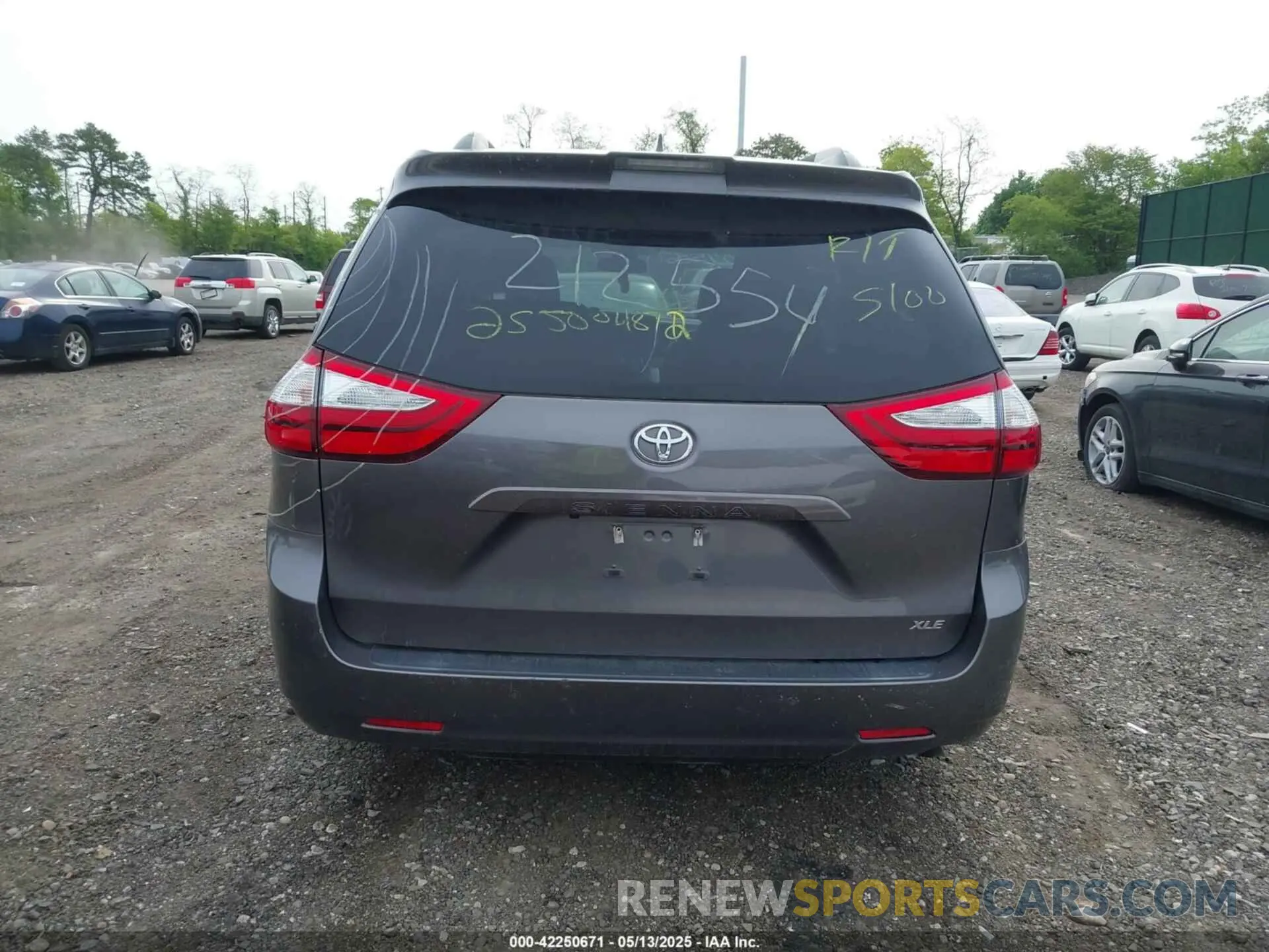 15 Photograph of a damaged car 5TDYZ3DC2KS976344 TOYOTA SIENNA 2019