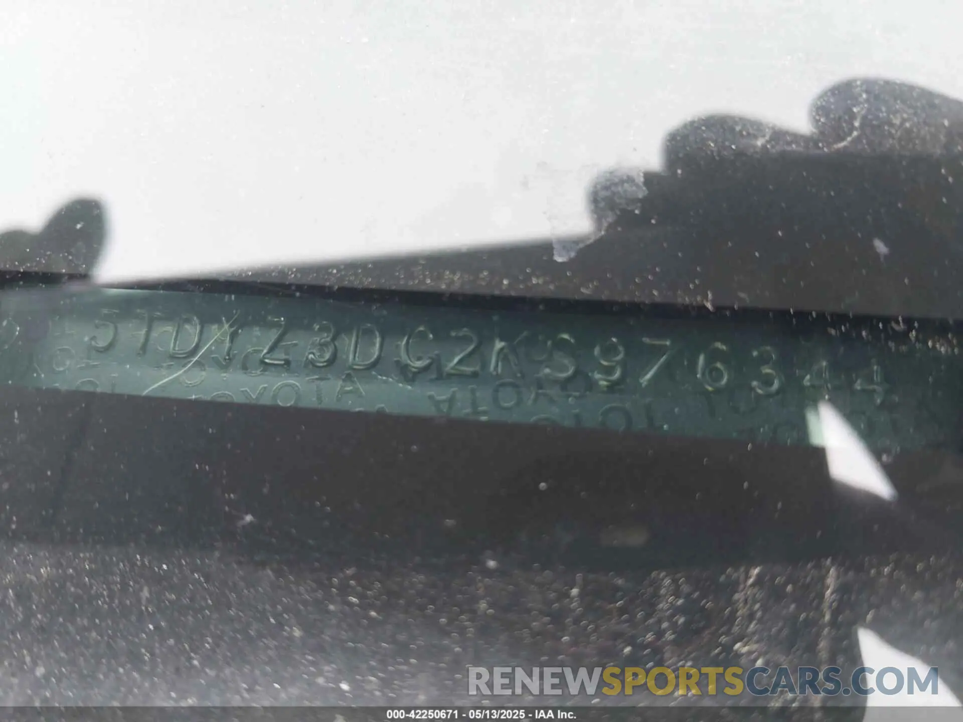 16 Photograph of a damaged car 5TDYZ3DC2KS976344 TOYOTA SIENNA 2019