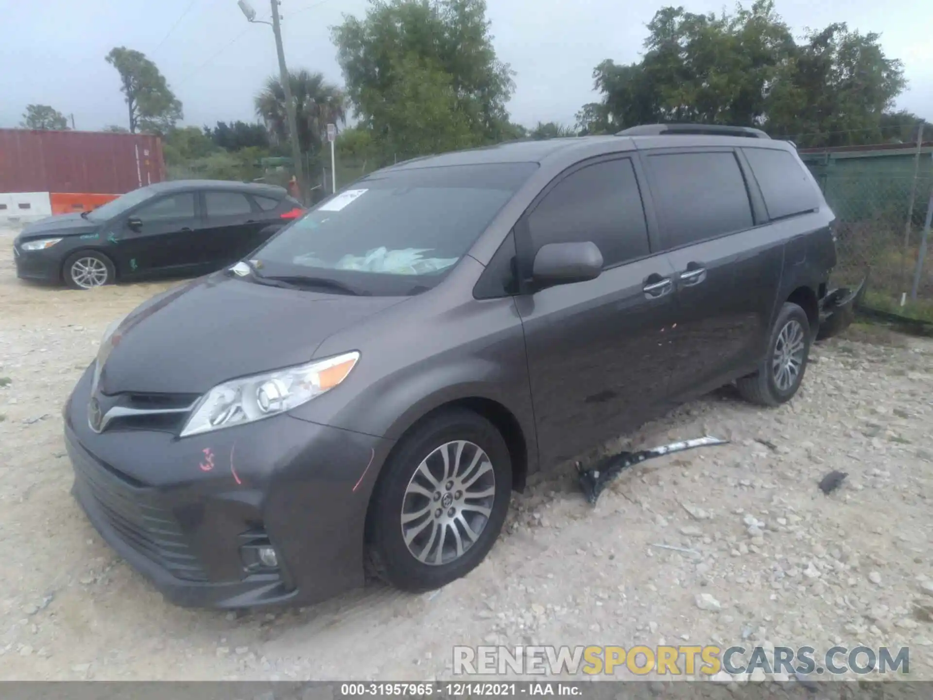 2 Photograph of a damaged car 5TDYZ3DC2KS980118 TOYOTA SIENNA 2019