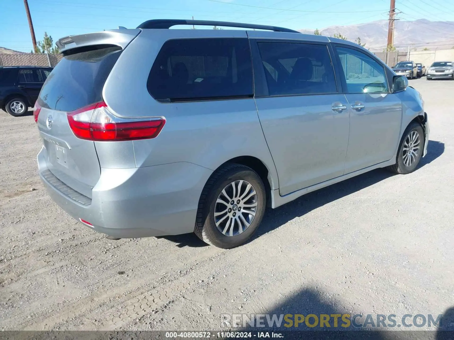 4 Photograph of a damaged car 5TDYZ3DC2KS987392 TOYOTA SIENNA 2019