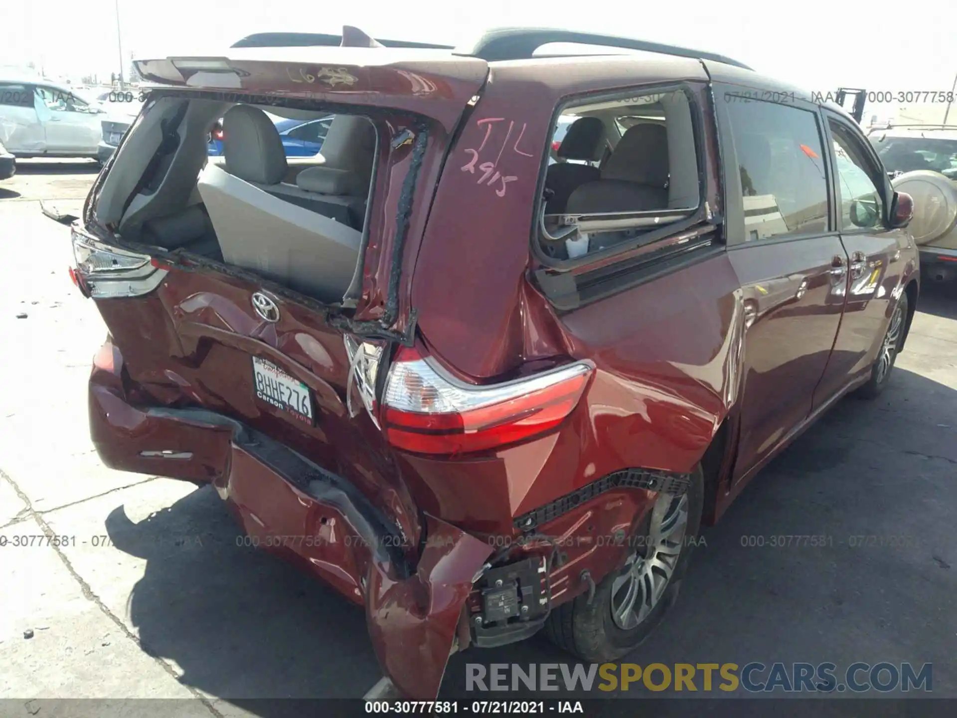 4 Photograph of a damaged car 5TDYZ3DC2KS996271 TOYOTA SIENNA 2019