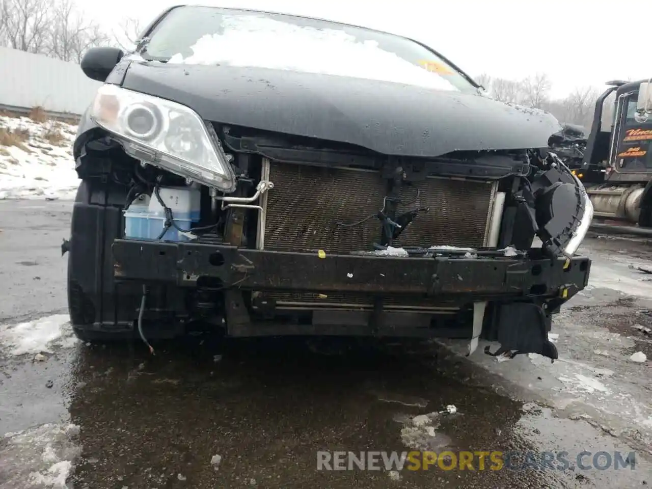 9 Photograph of a damaged car 5TDYZ3DC3KS007328 TOYOTA SIENNA 2019