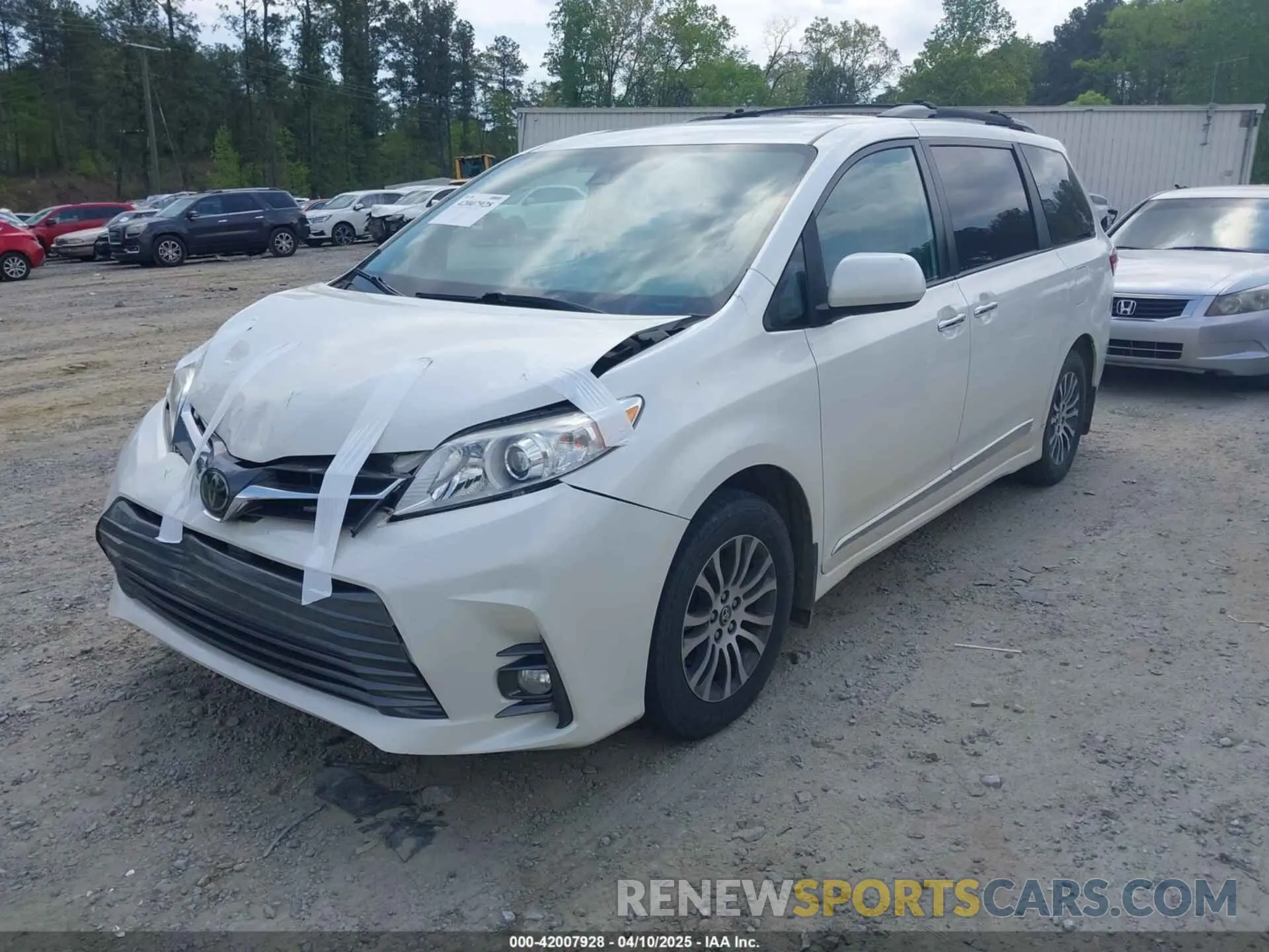 2 Photograph of a damaged car 5TDYZ3DC3KS970200 TOYOTA SIENNA 2019