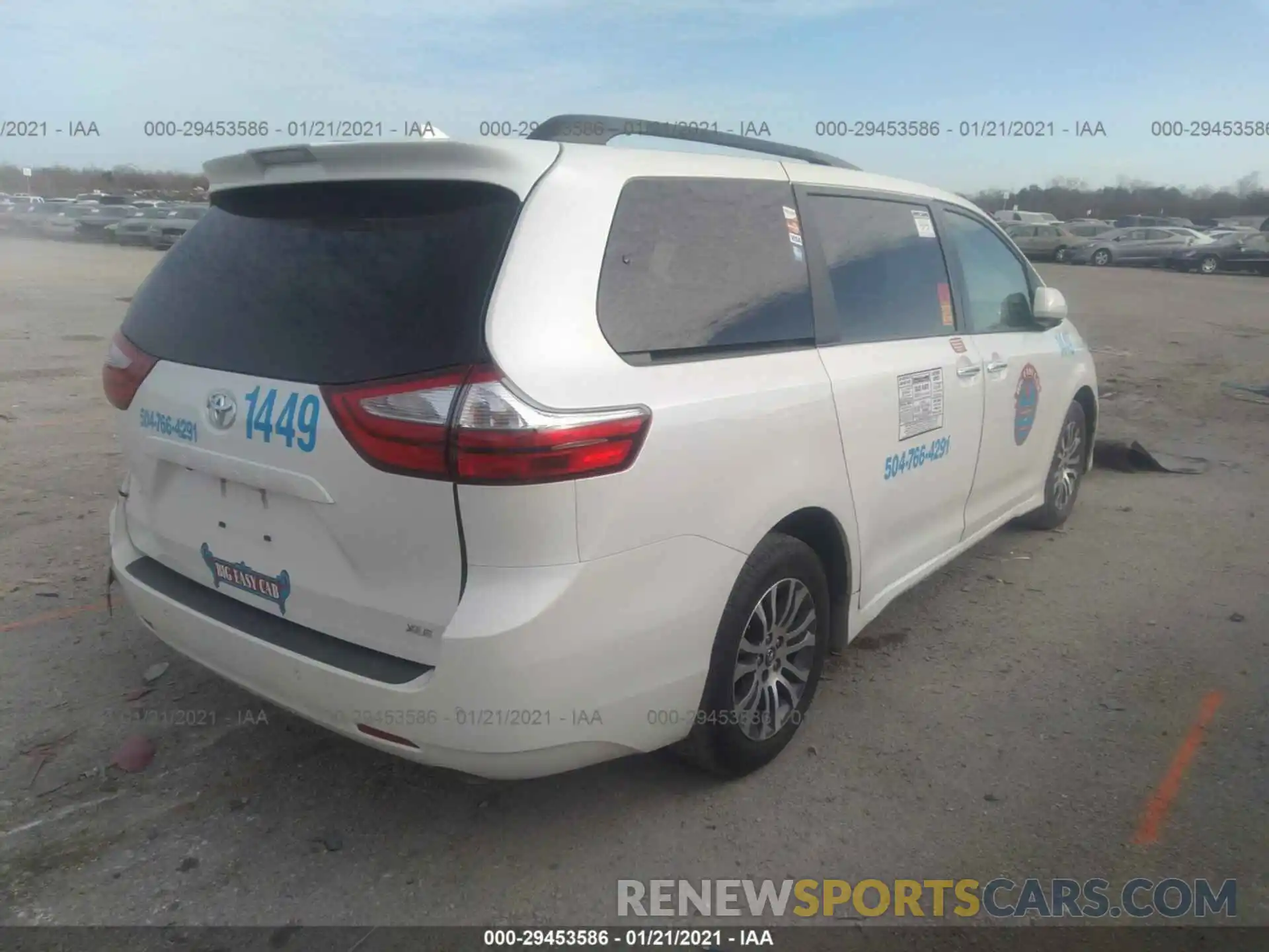 4 Photograph of a damaged car 5TDYZ3DC3KS973601 TOYOTA SIENNA 2019