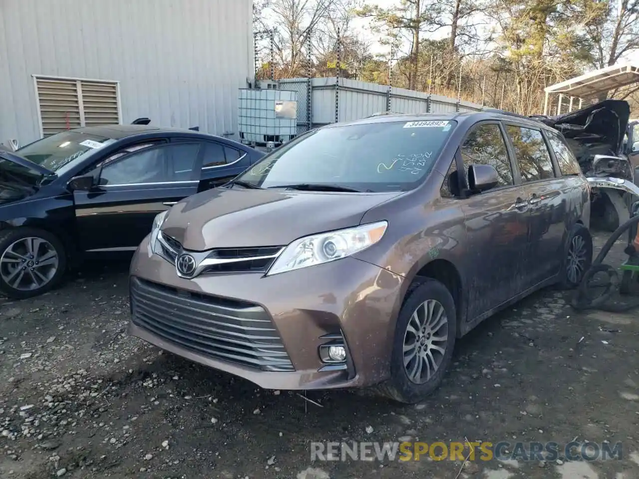 2 Photograph of a damaged car 5TDYZ3DC3KS974568 TOYOTA SIENNA 2019