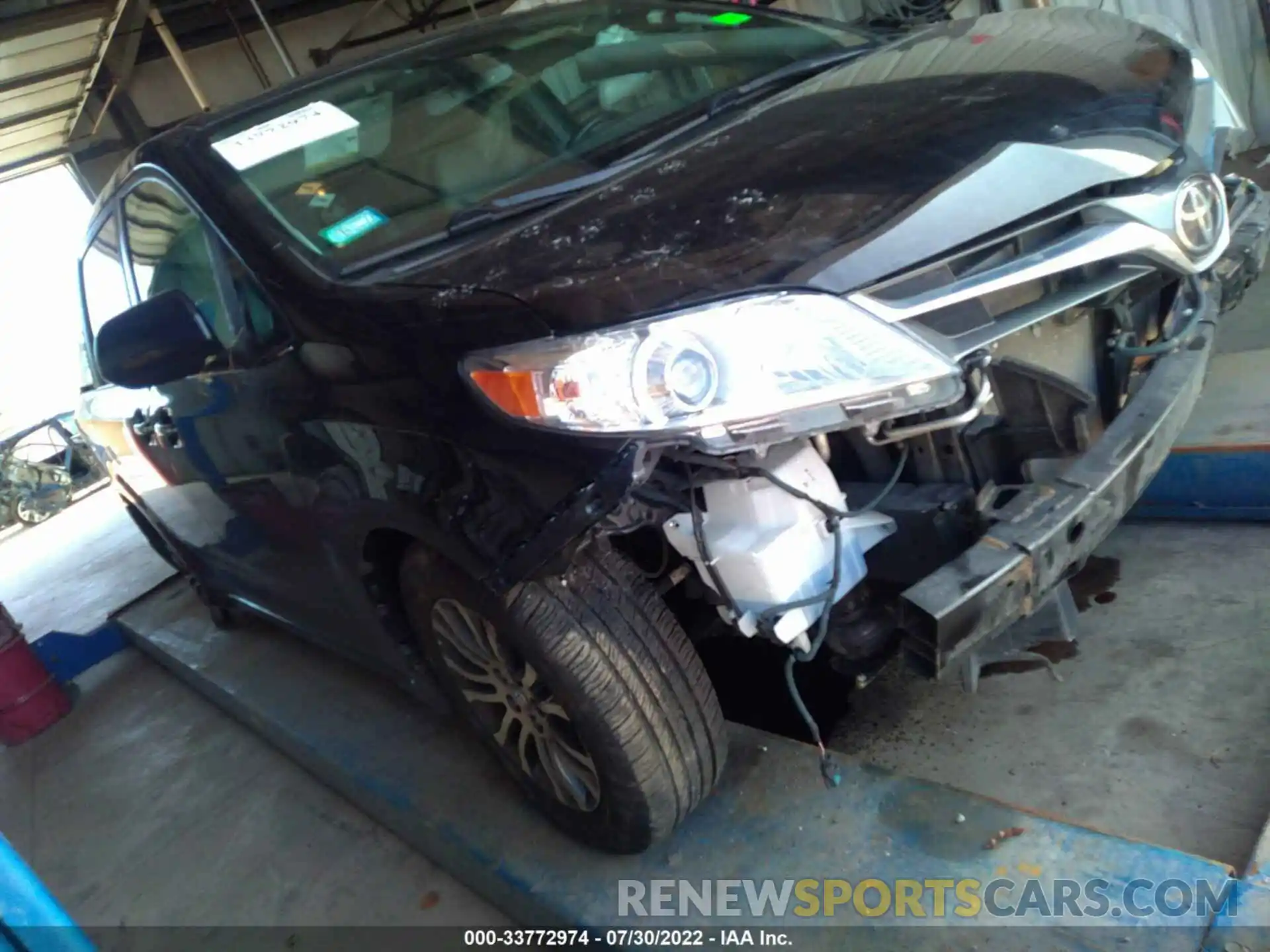 1 Photograph of a damaged car 5TDYZ3DC3KS984453 TOYOTA SIENNA 2019