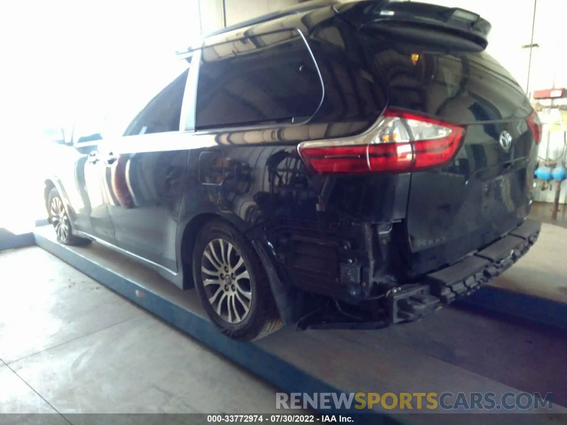 3 Photograph of a damaged car 5TDYZ3DC3KS984453 TOYOTA SIENNA 2019