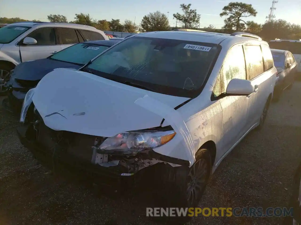 2 Photograph of a damaged car 5TDYZ3DC3KS988020 TOYOTA SIENNA 2019