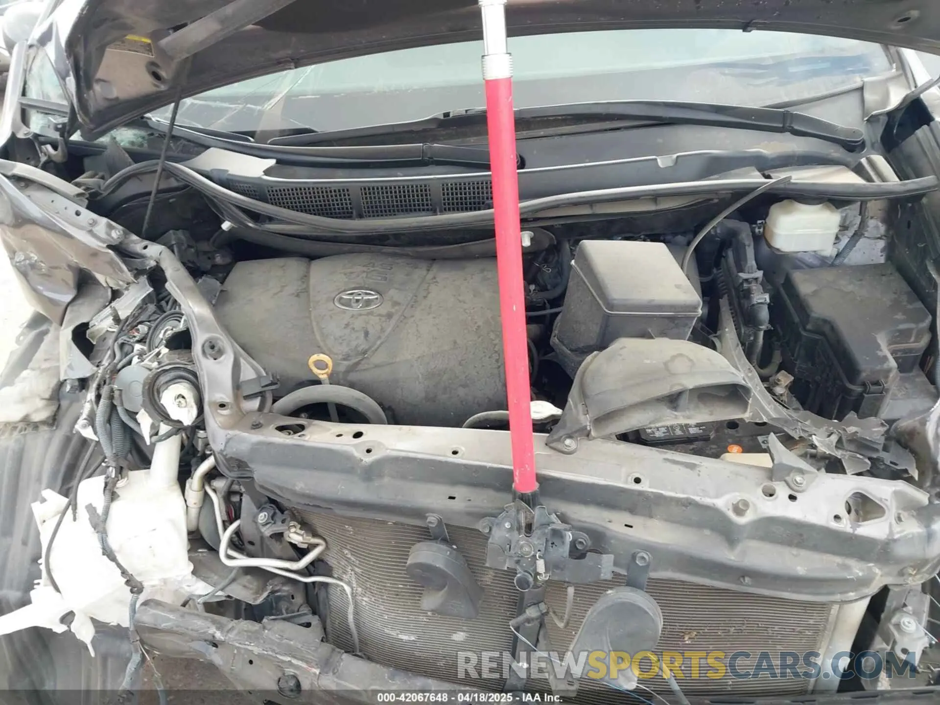 10 Photograph of a damaged car 5TDYZ3DC4KS015406 TOYOTA SIENNA 2019