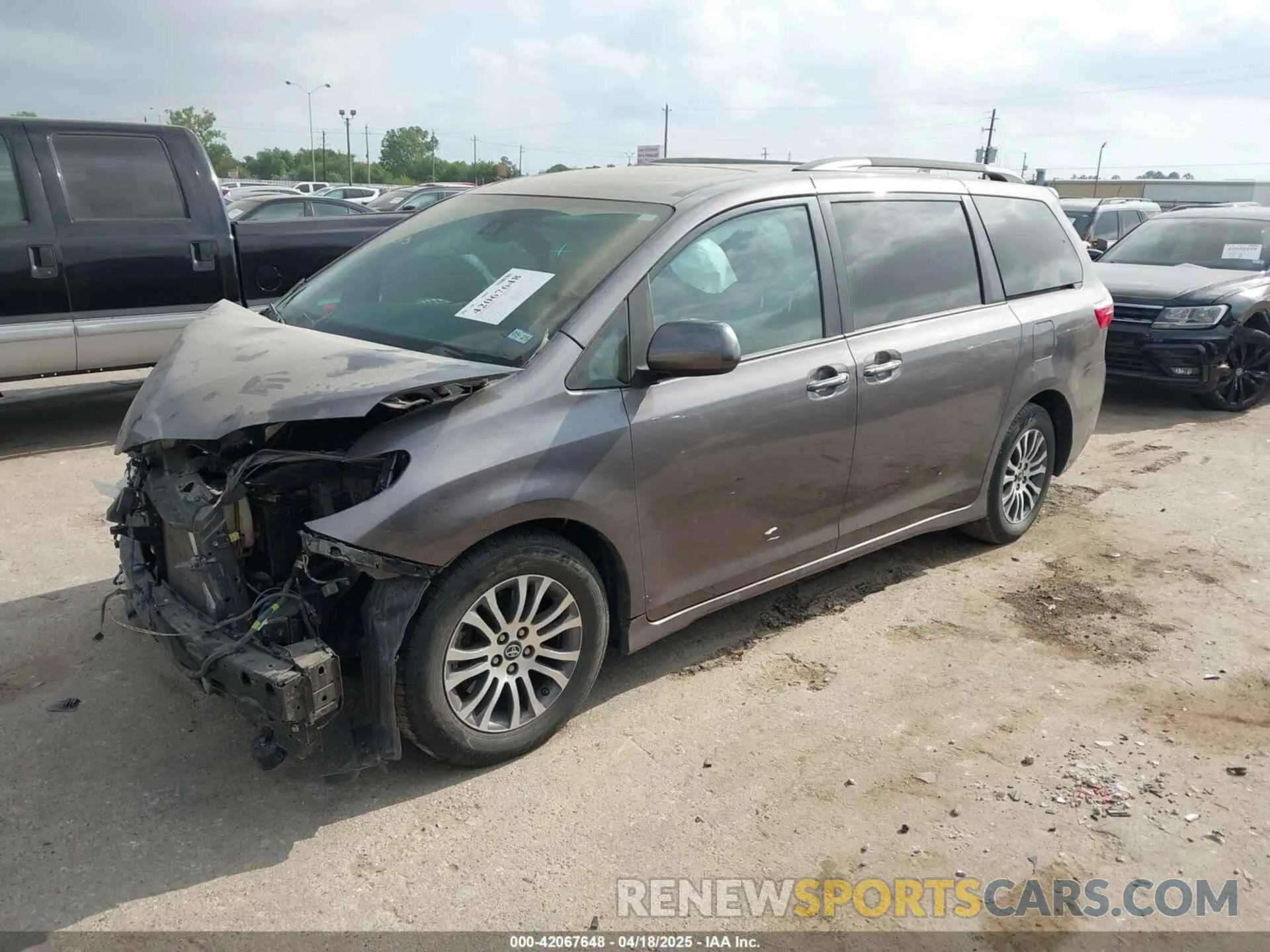 2 Photograph of a damaged car 5TDYZ3DC4KS015406 TOYOTA SIENNA 2019