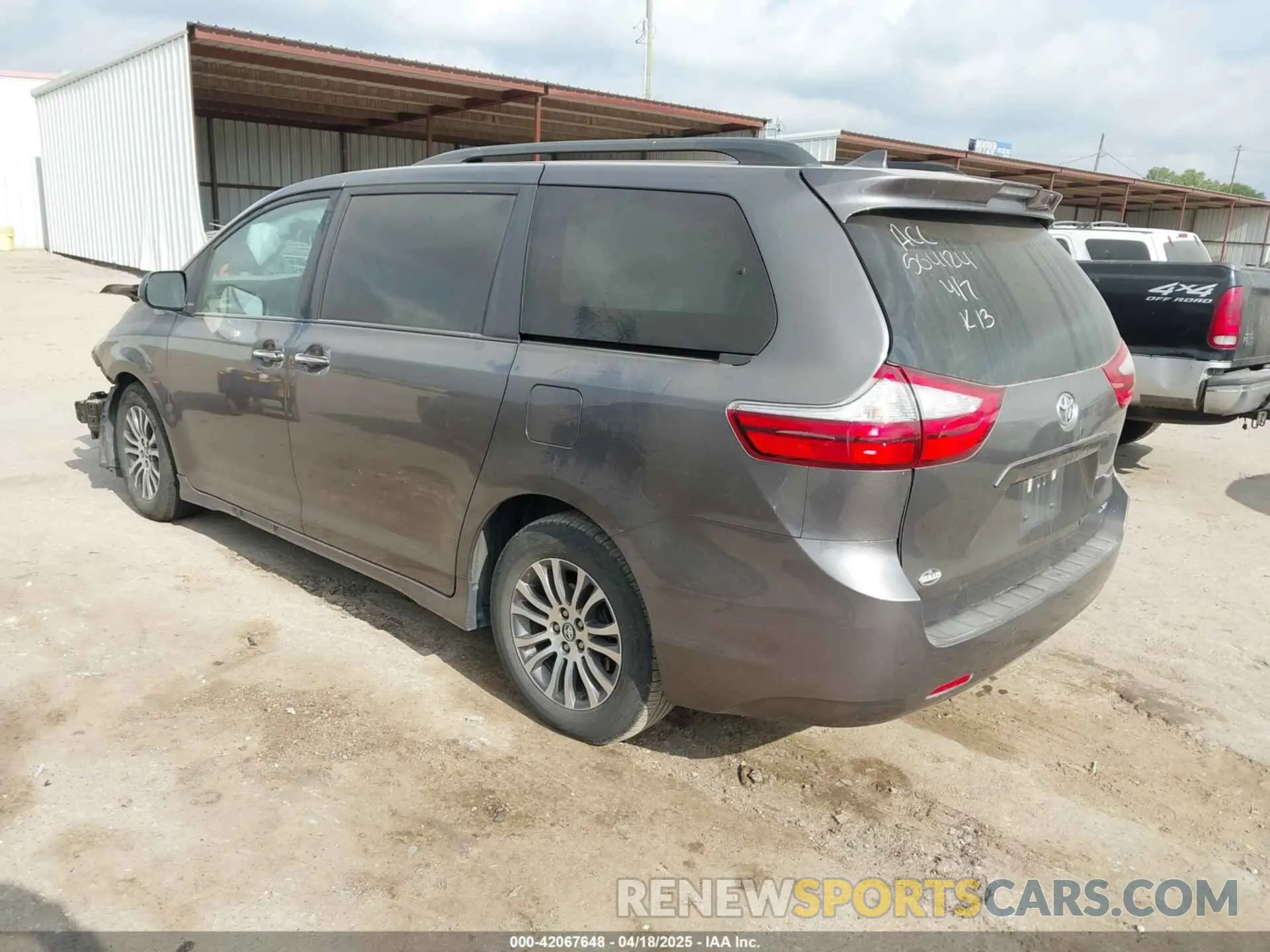 3 Photograph of a damaged car 5TDYZ3DC4KS015406 TOYOTA SIENNA 2019