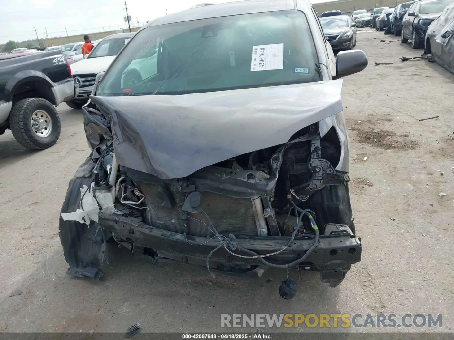 6 Photograph of a damaged car 5TDYZ3DC4KS015406 TOYOTA SIENNA 2019