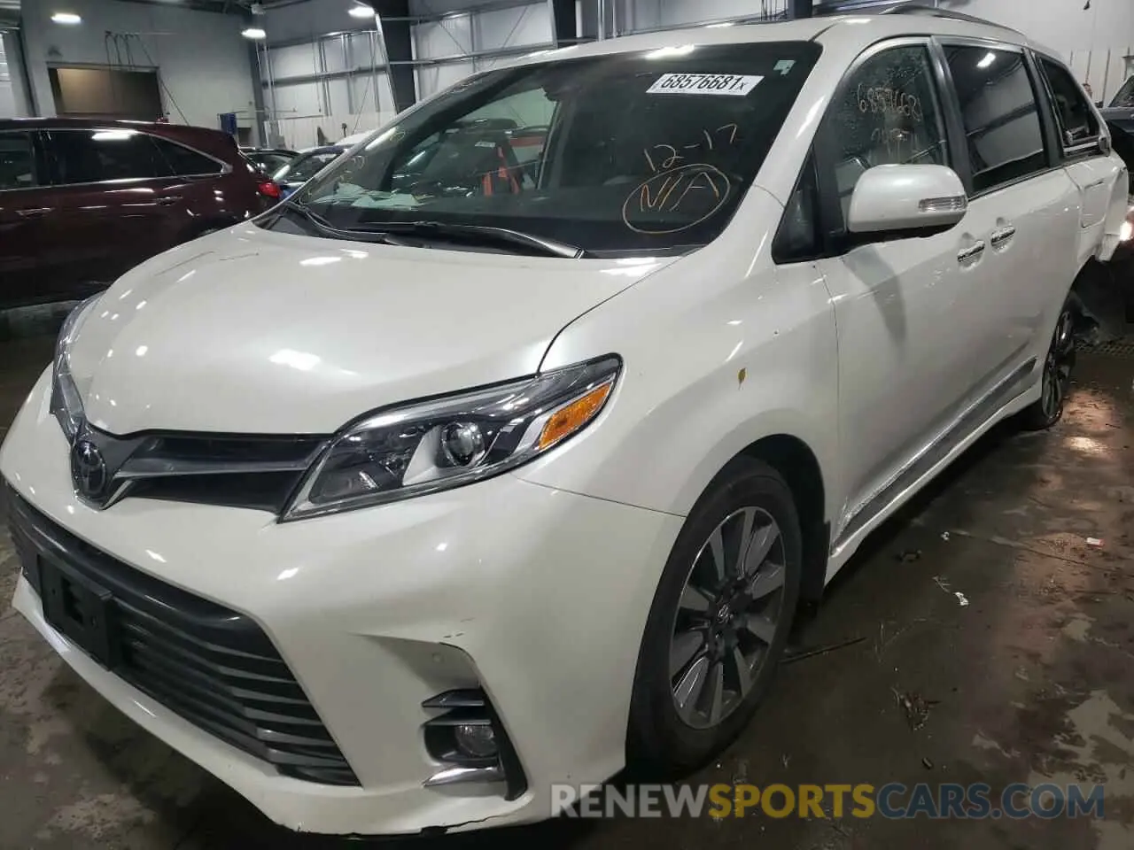 2 Photograph of a damaged car 5TDYZ3DC4KS015471 TOYOTA SIENNA 2019