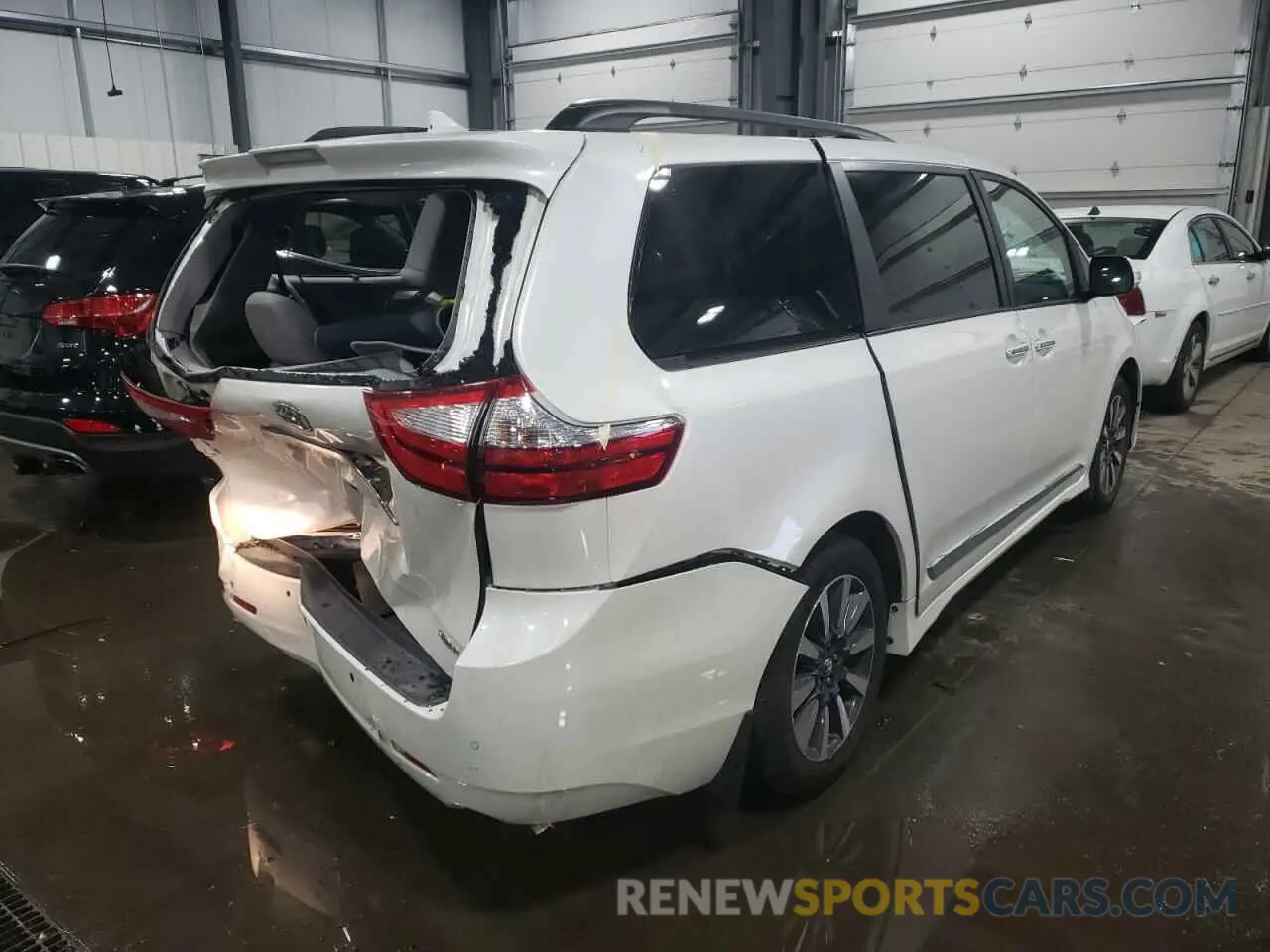 4 Photograph of a damaged car 5TDYZ3DC4KS015471 TOYOTA SIENNA 2019