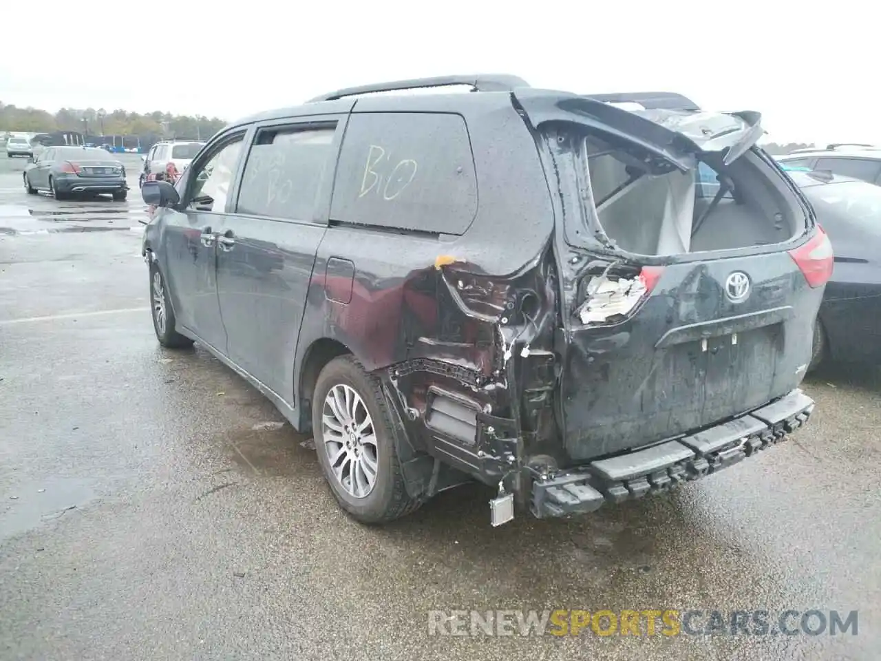 3 Photograph of a damaged car 5TDYZ3DC4KS017687 TOYOTA SIENNA 2019