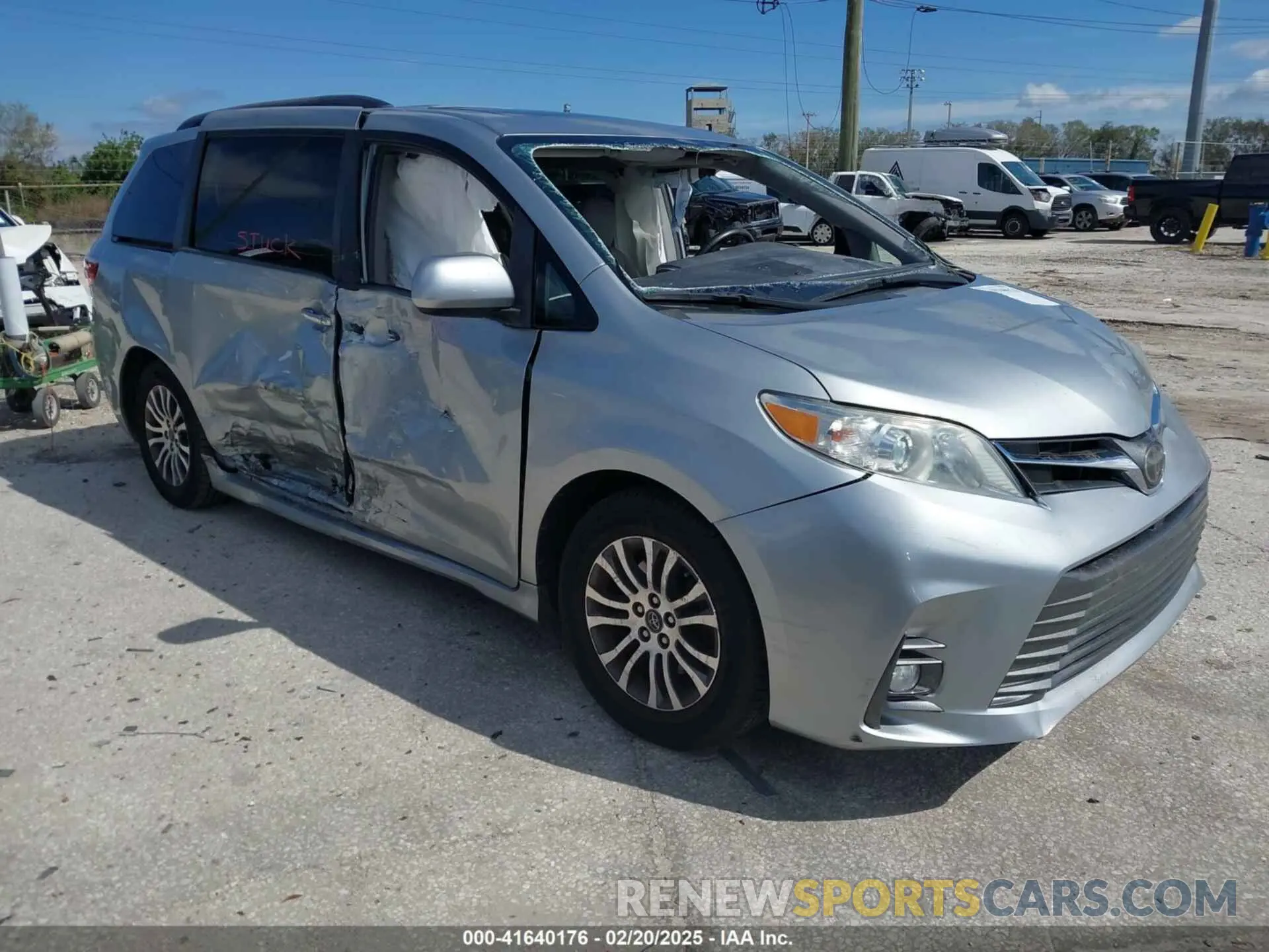 1 Photograph of a damaged car 5TDYZ3DC4KS969752 TOYOTA SIENNA 2019