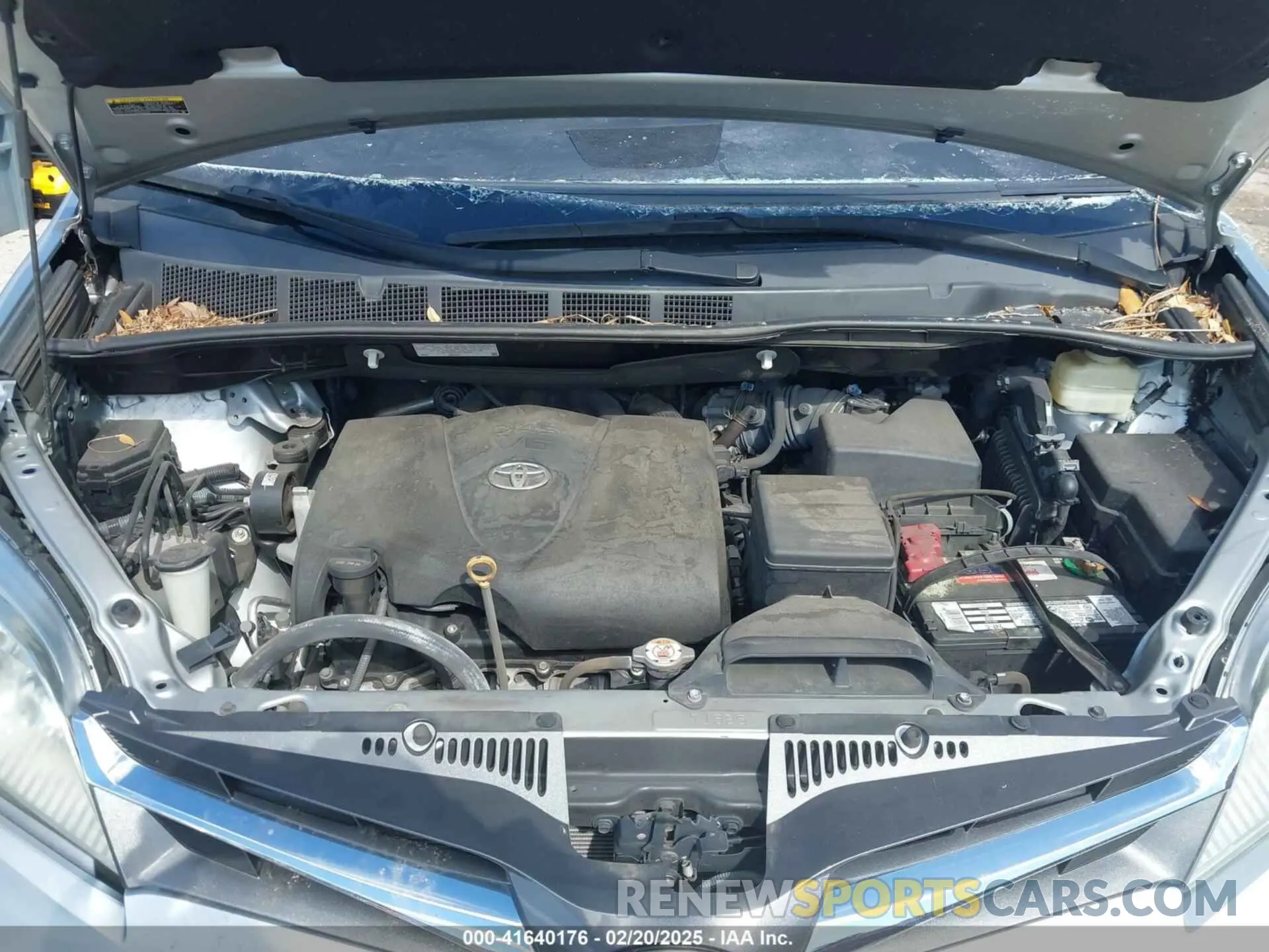 10 Photograph of a damaged car 5TDYZ3DC4KS969752 TOYOTA SIENNA 2019