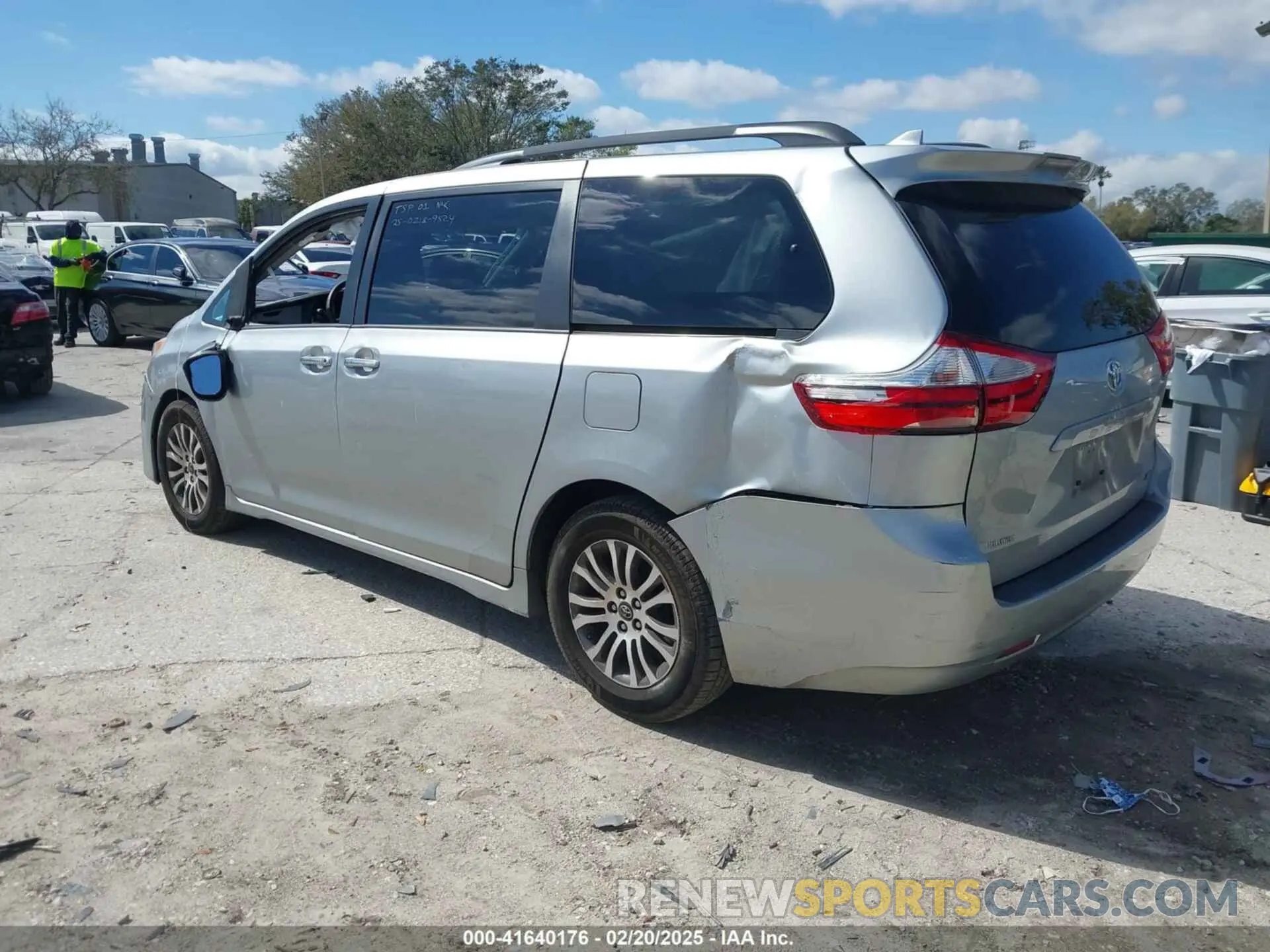3 Photograph of a damaged car 5TDYZ3DC4KS969752 TOYOTA SIENNA 2019