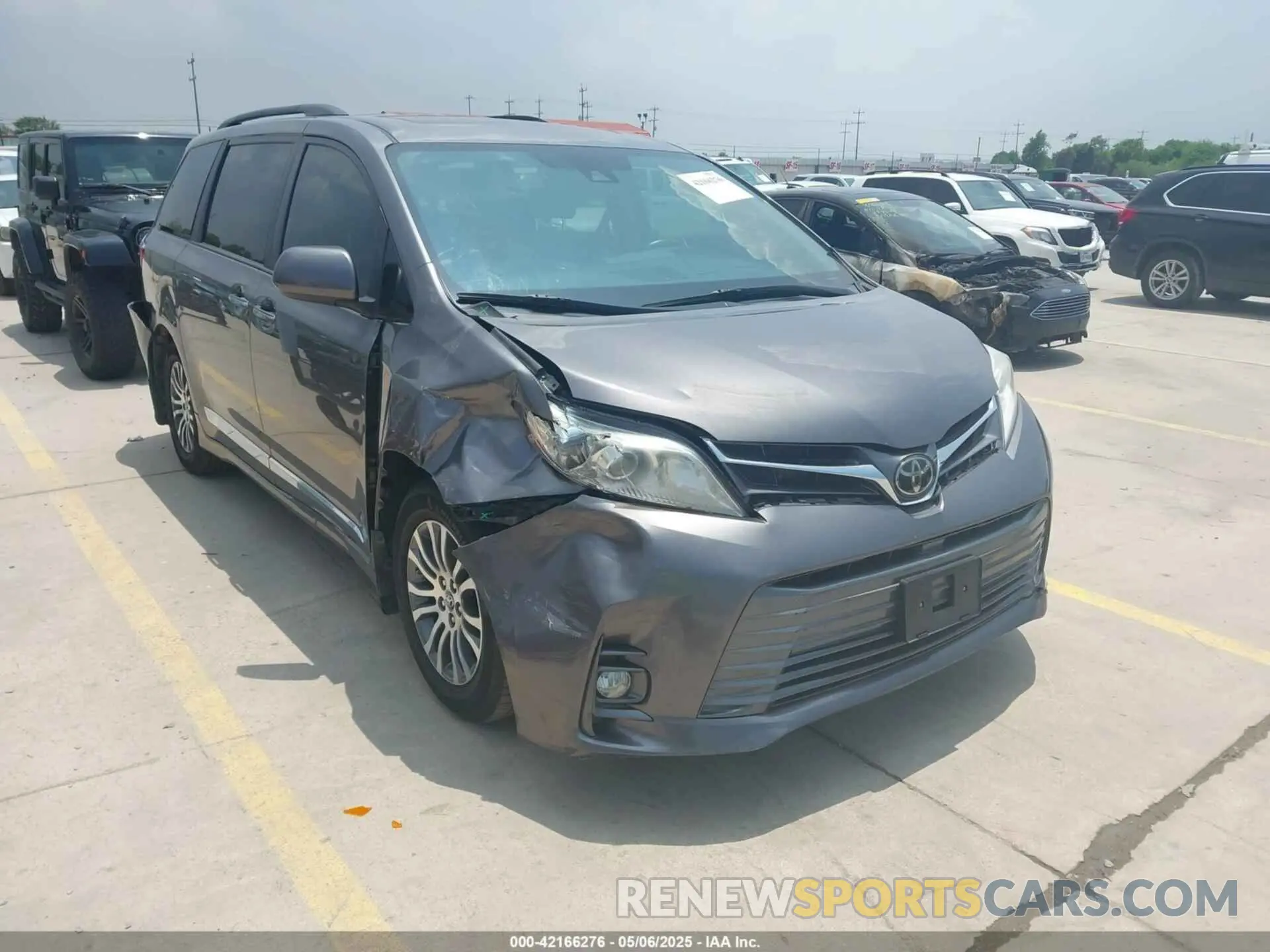 1 Photograph of a damaged car 5TDYZ3DC4KS970576 TOYOTA SIENNA 2019
