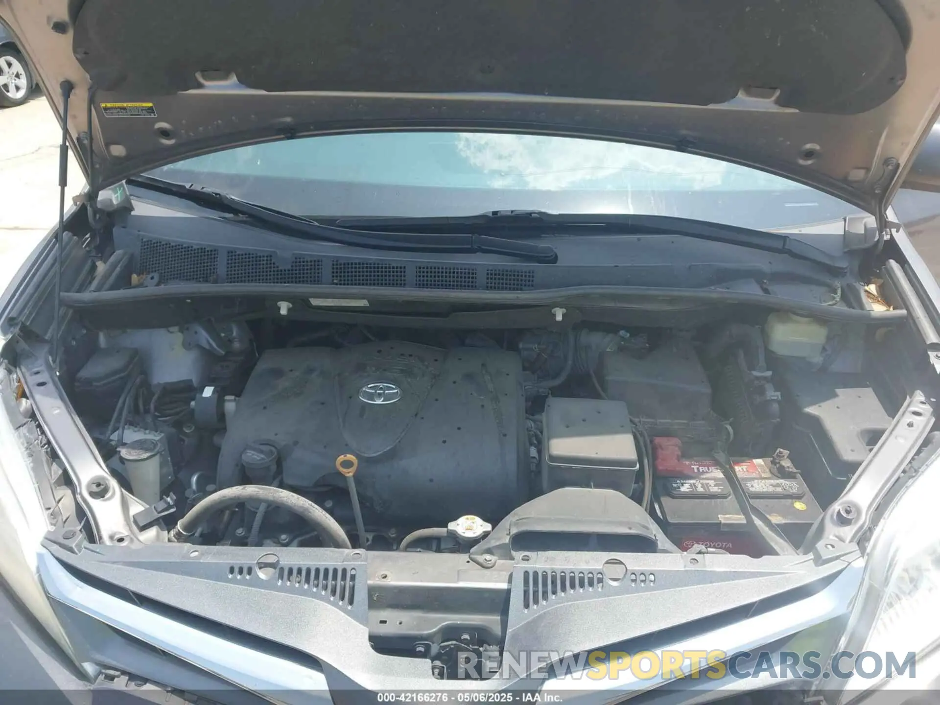 10 Photograph of a damaged car 5TDYZ3DC4KS970576 TOYOTA SIENNA 2019
