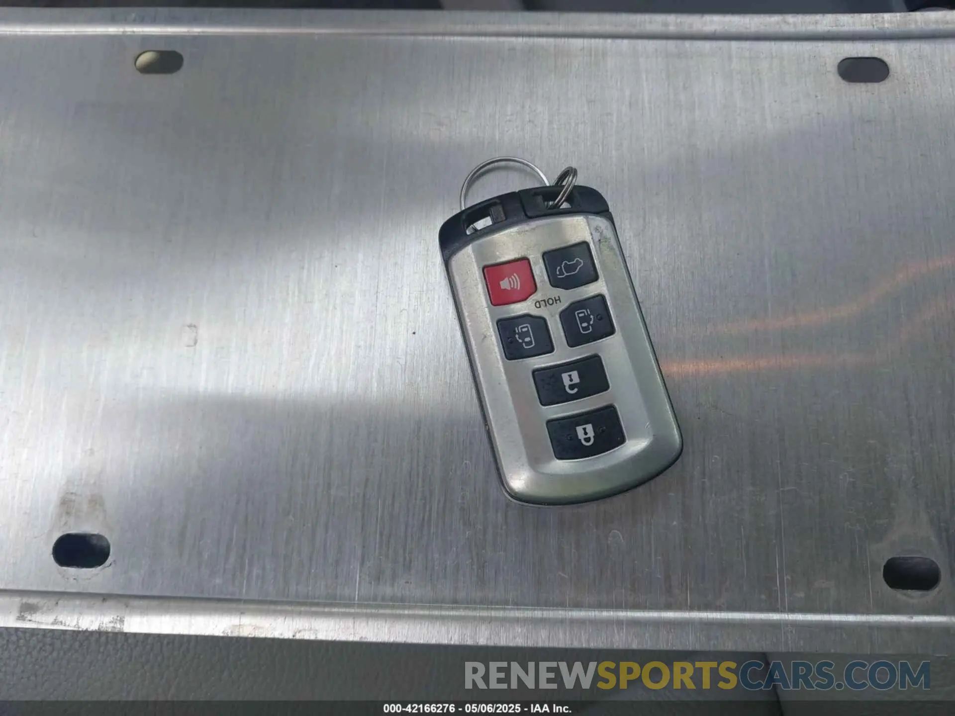 11 Photograph of a damaged car 5TDYZ3DC4KS970576 TOYOTA SIENNA 2019