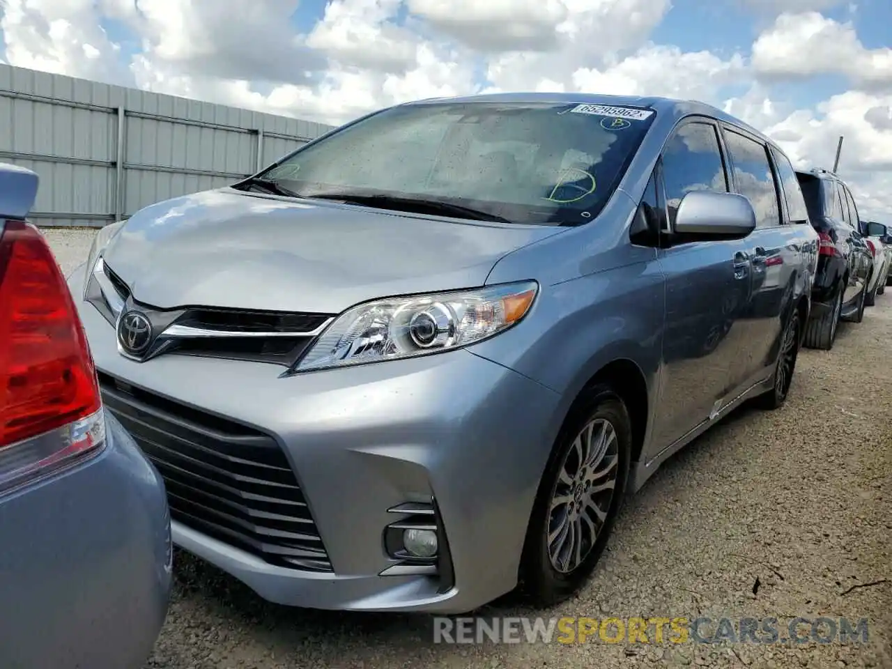 2 Photograph of a damaged car 5TDYZ3DC4KS973087 TOYOTA SIENNA 2019