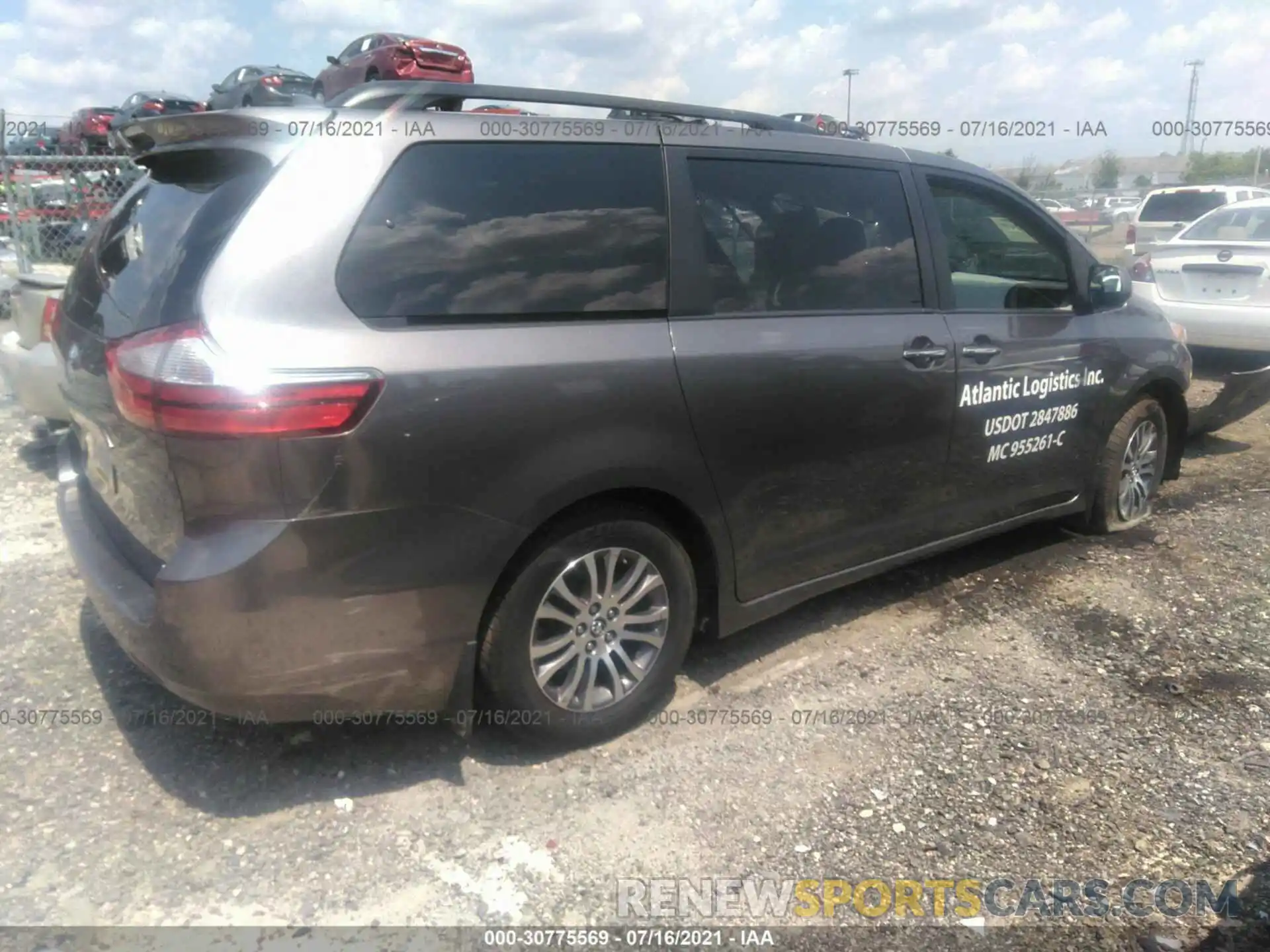 4 Photograph of a damaged car 5TDYZ3DC4KS973414 TOYOTA SIENNA 2019