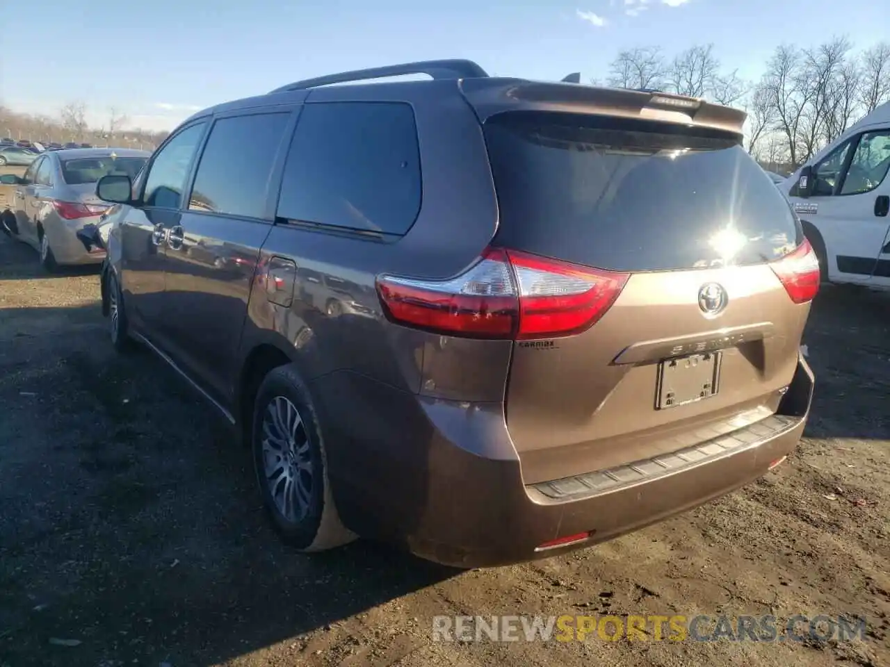 3 Photograph of a damaged car 5TDYZ3DC4KS976880 TOYOTA SIENNA 2019