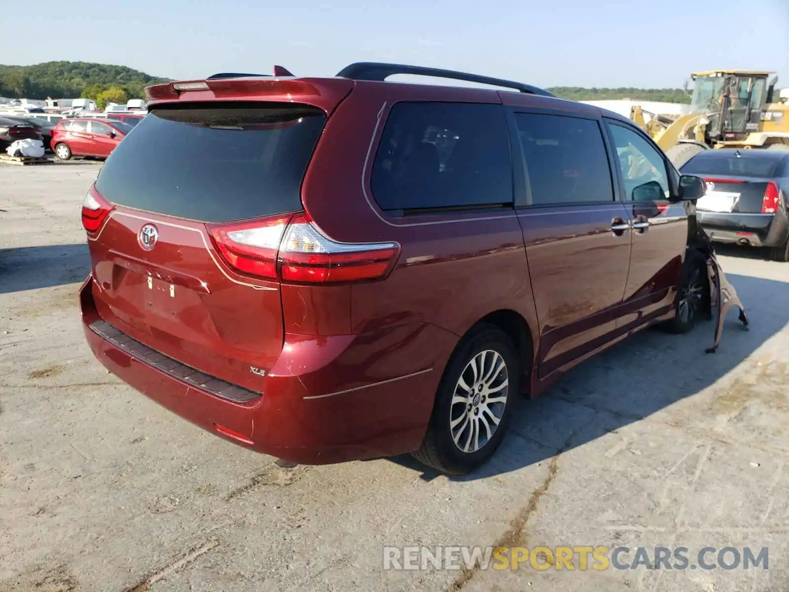 4 Photograph of a damaged car 5TDYZ3DC4KS979598 TOYOTA SIENNA 2019