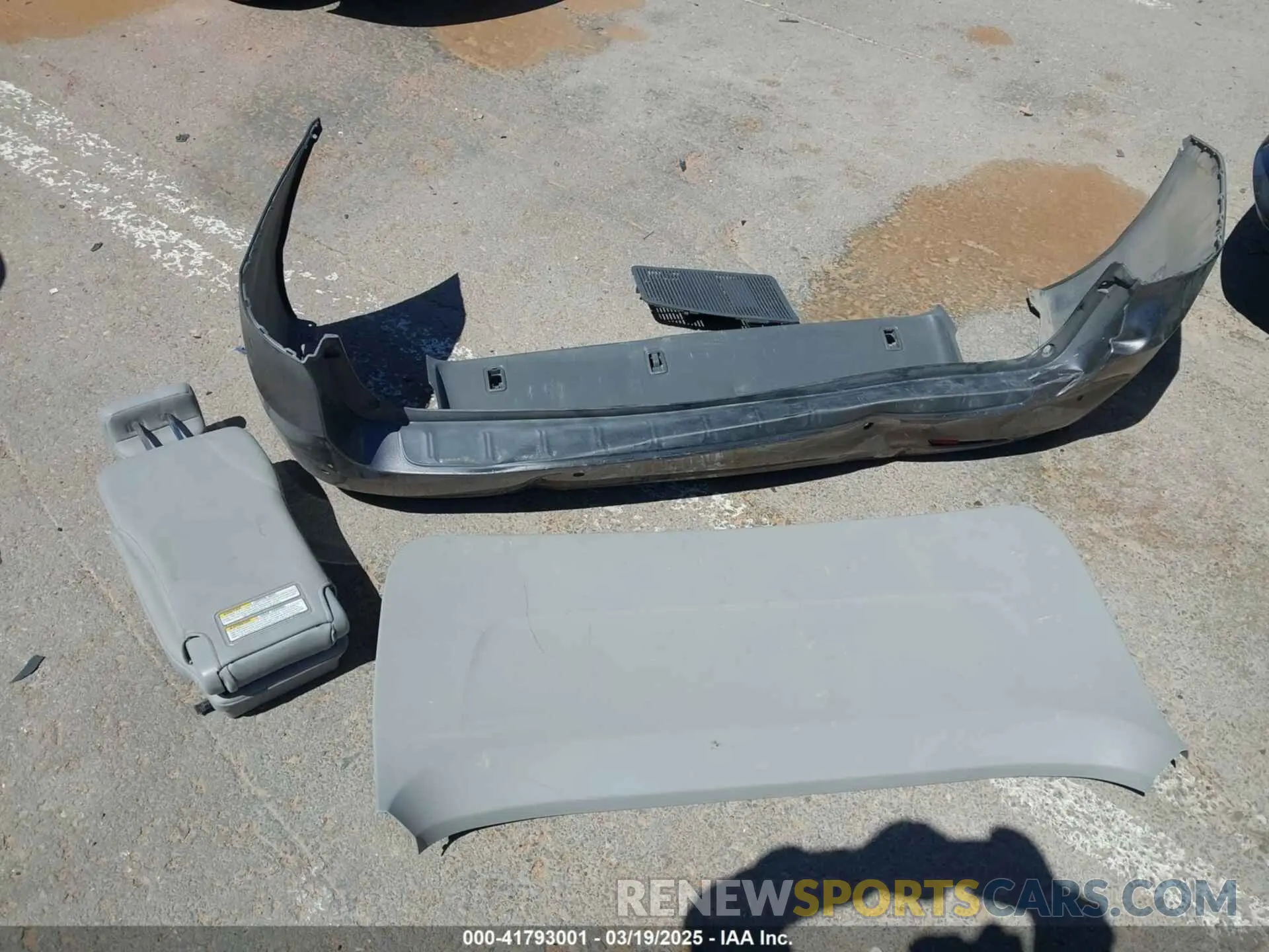 12 Photograph of a damaged car 5TDYZ3DC4KS980041 TOYOTA SIENNA 2019