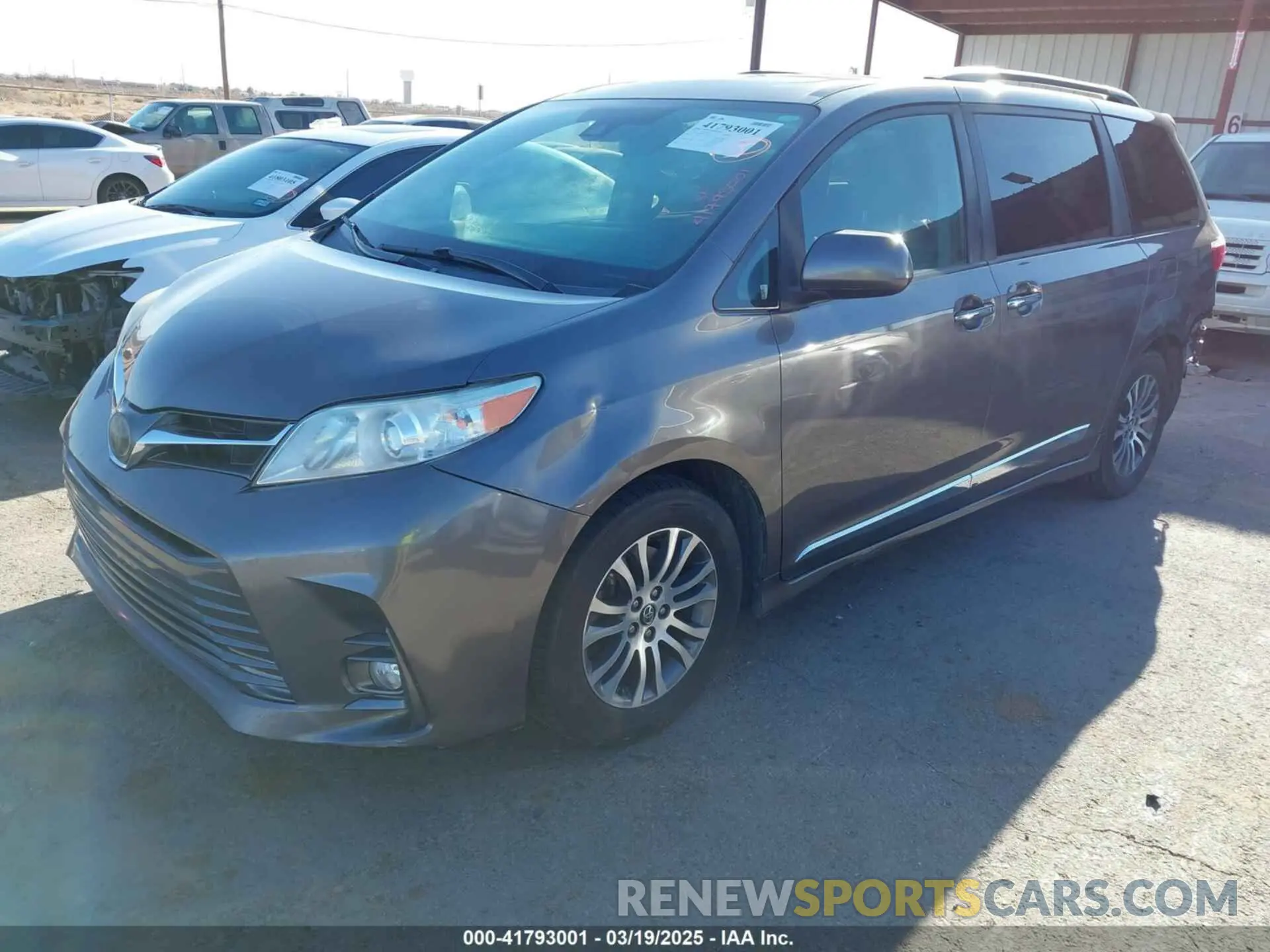 2 Photograph of a damaged car 5TDYZ3DC4KS980041 TOYOTA SIENNA 2019