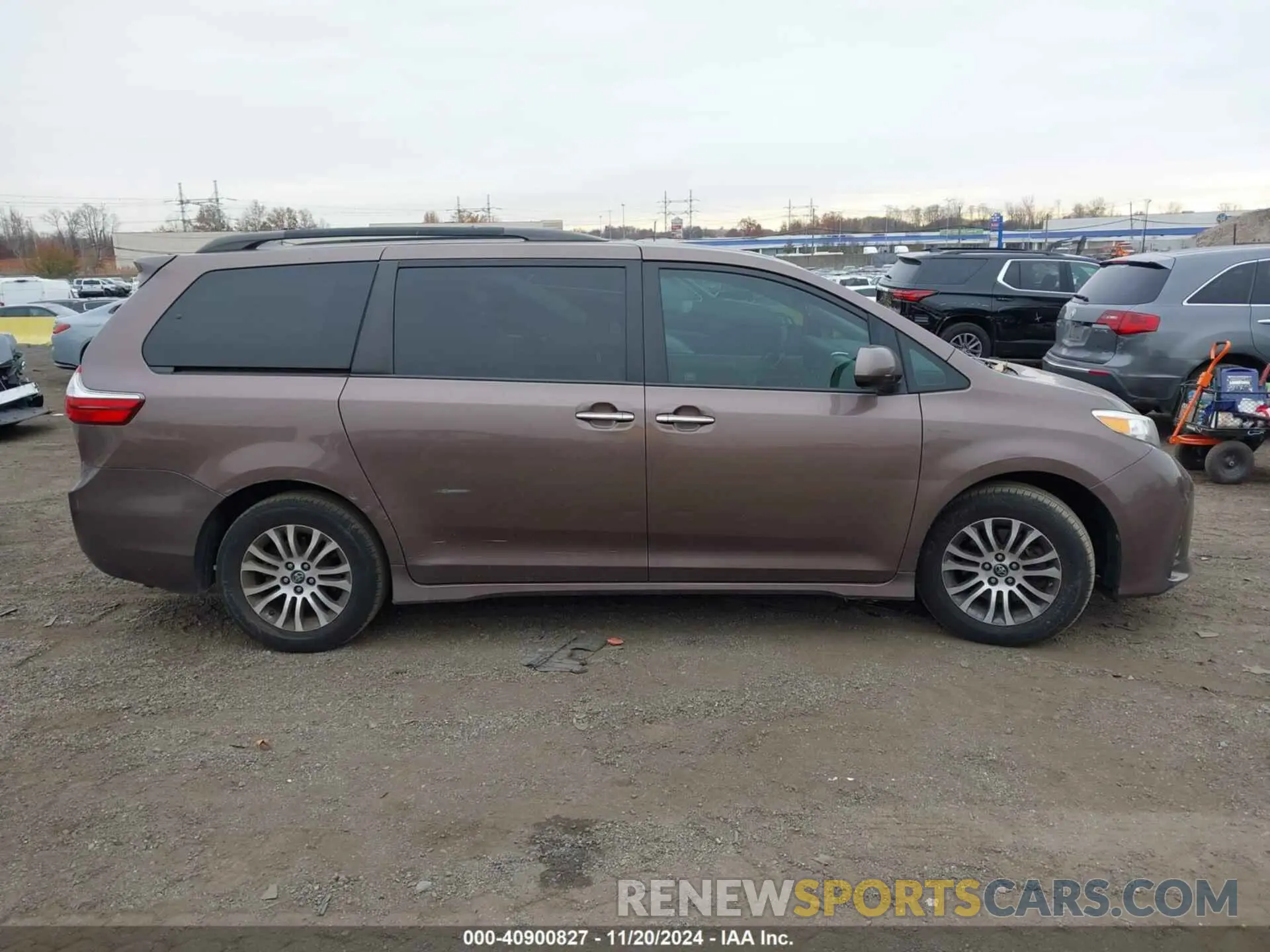 13 Photograph of a damaged car 5TDYZ3DC4KS987264 TOYOTA SIENNA 2019